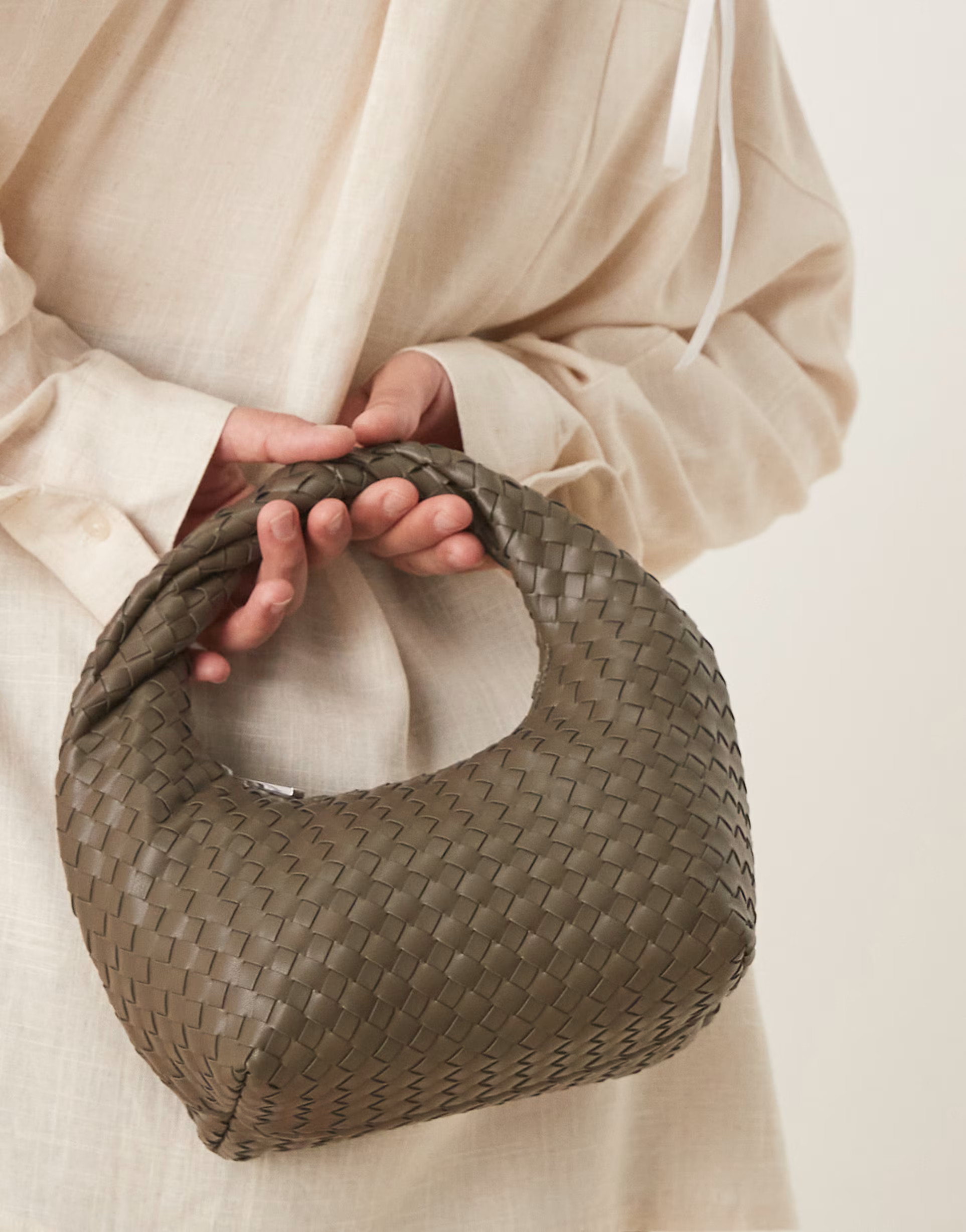 Gina Tricot braided weave small tote handbag with twisted handle in khaki green | ASOS | ASOS (Global)