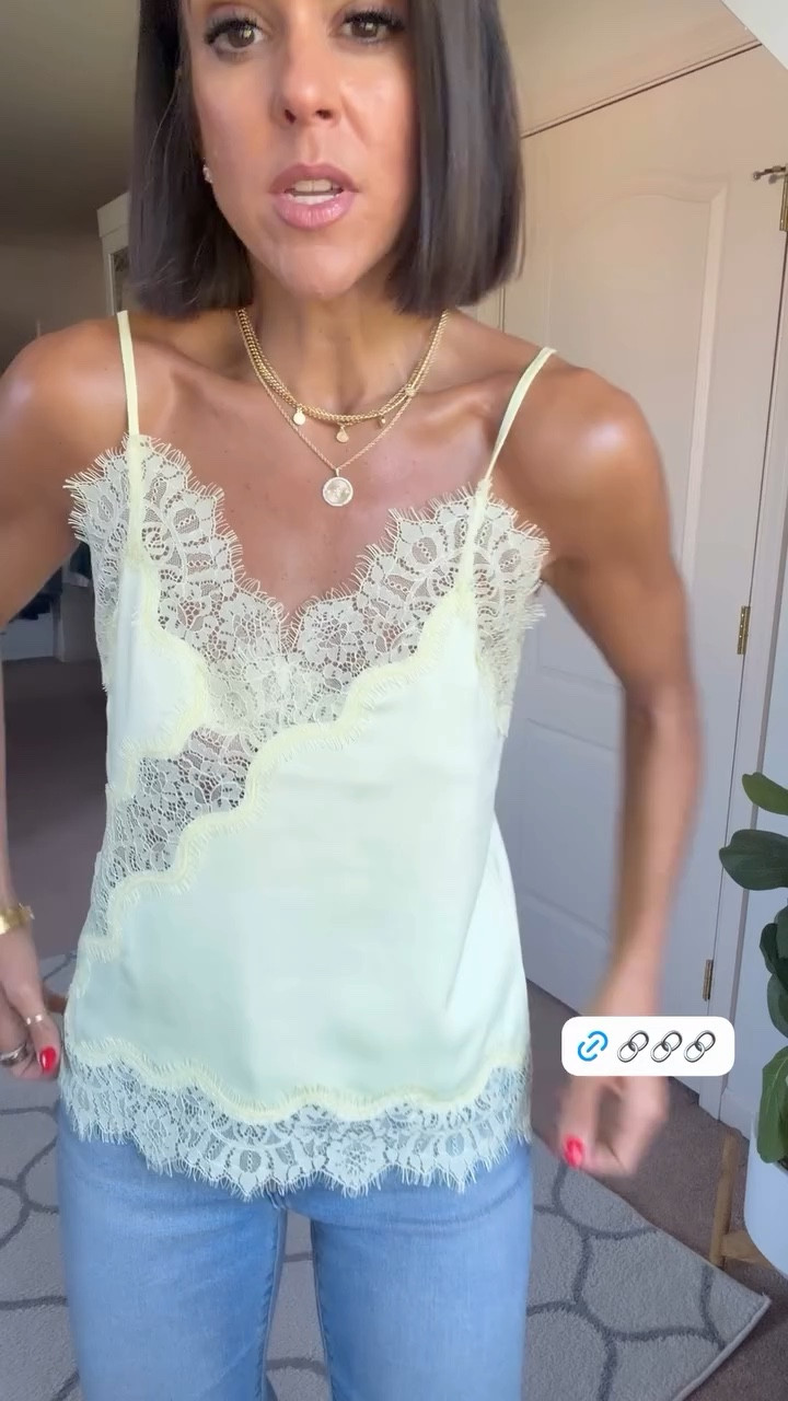 New Walmart top! Size xs Levi jeans size up one size

#LTKdayinmylife #LTKootd #LTKSeasonal