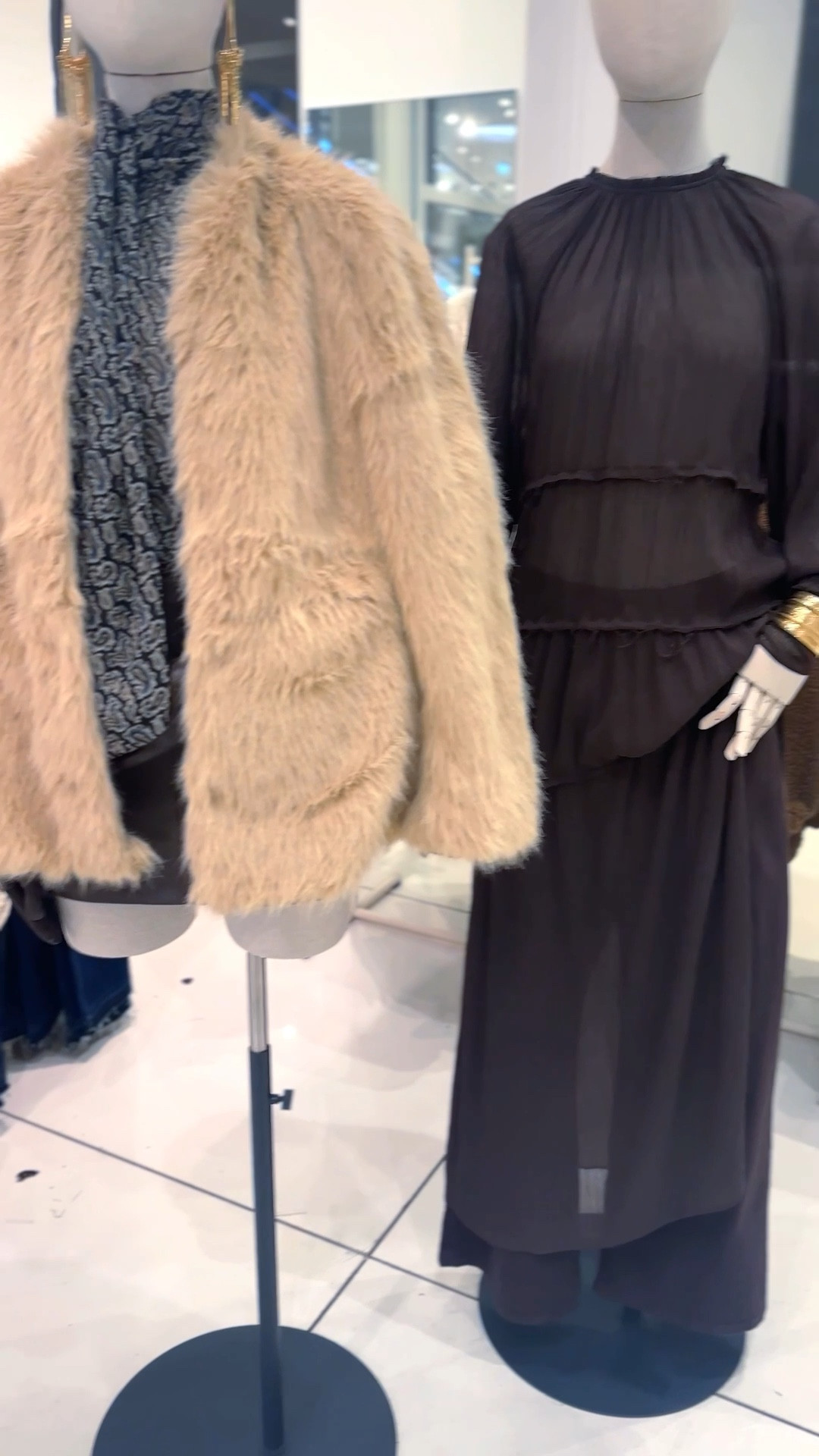 12 days 12 holiday outfits series and we are on day 7 😍 sometimes we just need something elgant and little bit of fur and less sparkly outfits so this is for the girlies who loves flowy chiffon in the trendiest color of the season chocolate brown 😍 #hm

#LTKpartywear #LTKfestive #LTKwinter