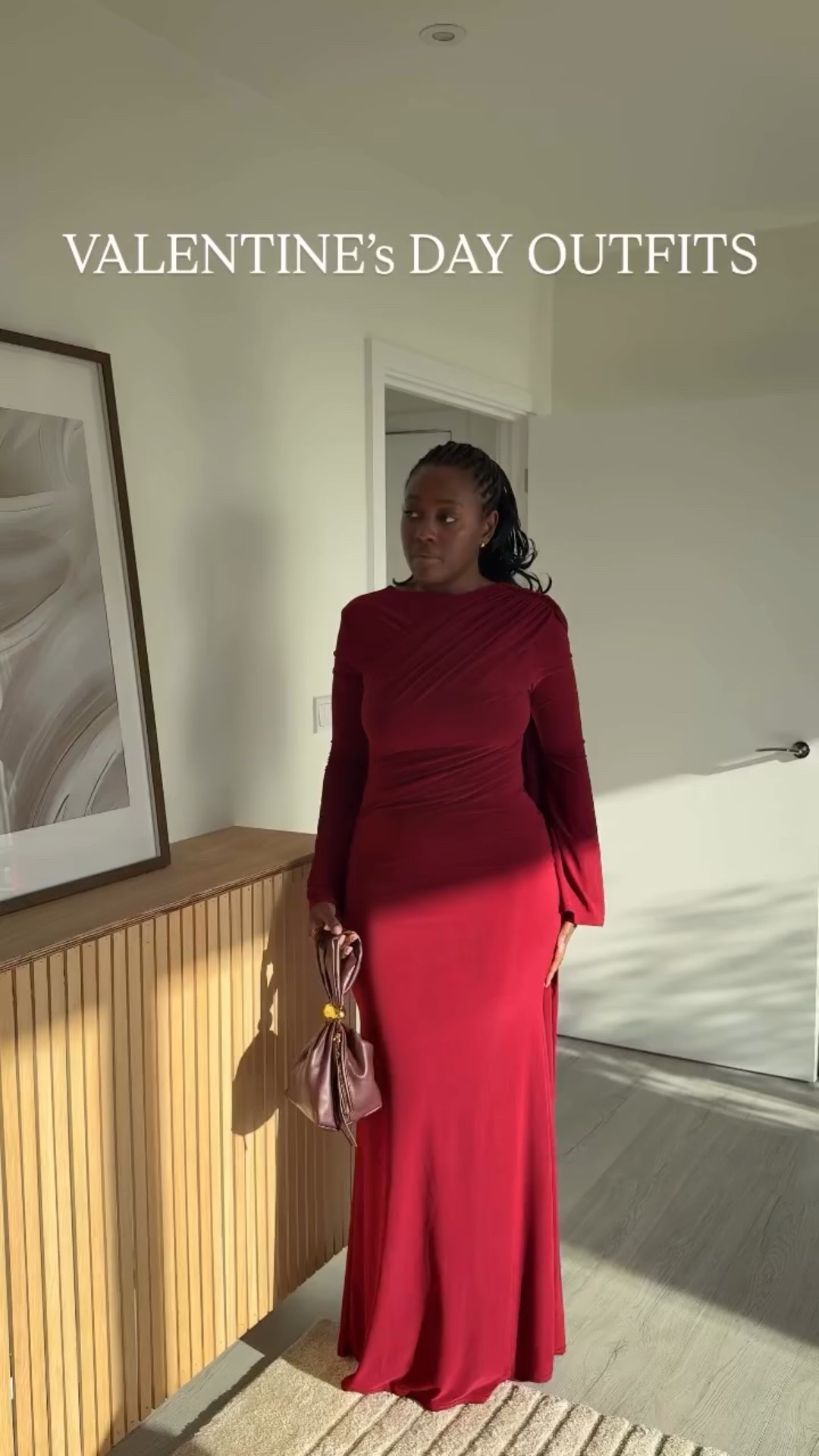 I know the back of this dress is gorgeous but the hold it provides everywhere?!? Stunning maxi drape dress from @boohoo 
#valentinesday #dateoutfit #eveningdress #valentinesoutfit #datenight Valentine’s Day dress, date night dress