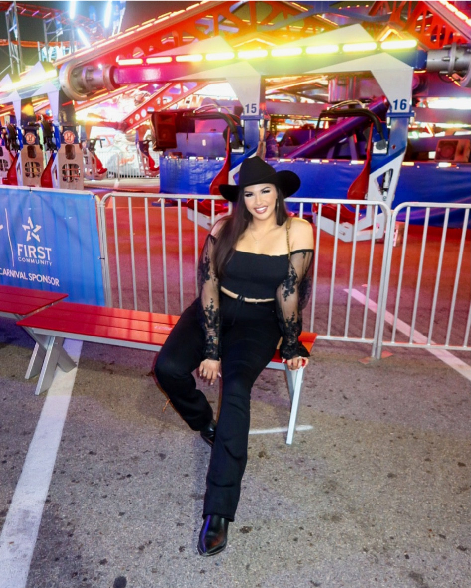 Houston Rodeo Outfit - absolutely loved the fit of this shirt and jeans. So comfy and flattering

Country Music Festival Outfit 
Cowboy Hats 
Flare Jeans 
Cowboy Boots
Pointed Boots 
Gold earrings 
Gold hoops
Tall Girl Jeans 
Curvy Girl Jeans 
Amazon Tops 
Asos Jeans 
All Black Outfits 
Country Concert Outfit 
Country Chic Style 

#LTKcurves #LTKfit #LTKbeauty