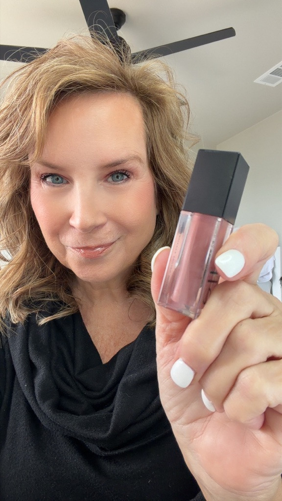 Creasing ruins everything.
If your eyeshadow creases by noon-
This formula sets and stays smooth without cracking or gathering in your crease.

#LTKgrwm #LTKmorningroutine #LTKOver40