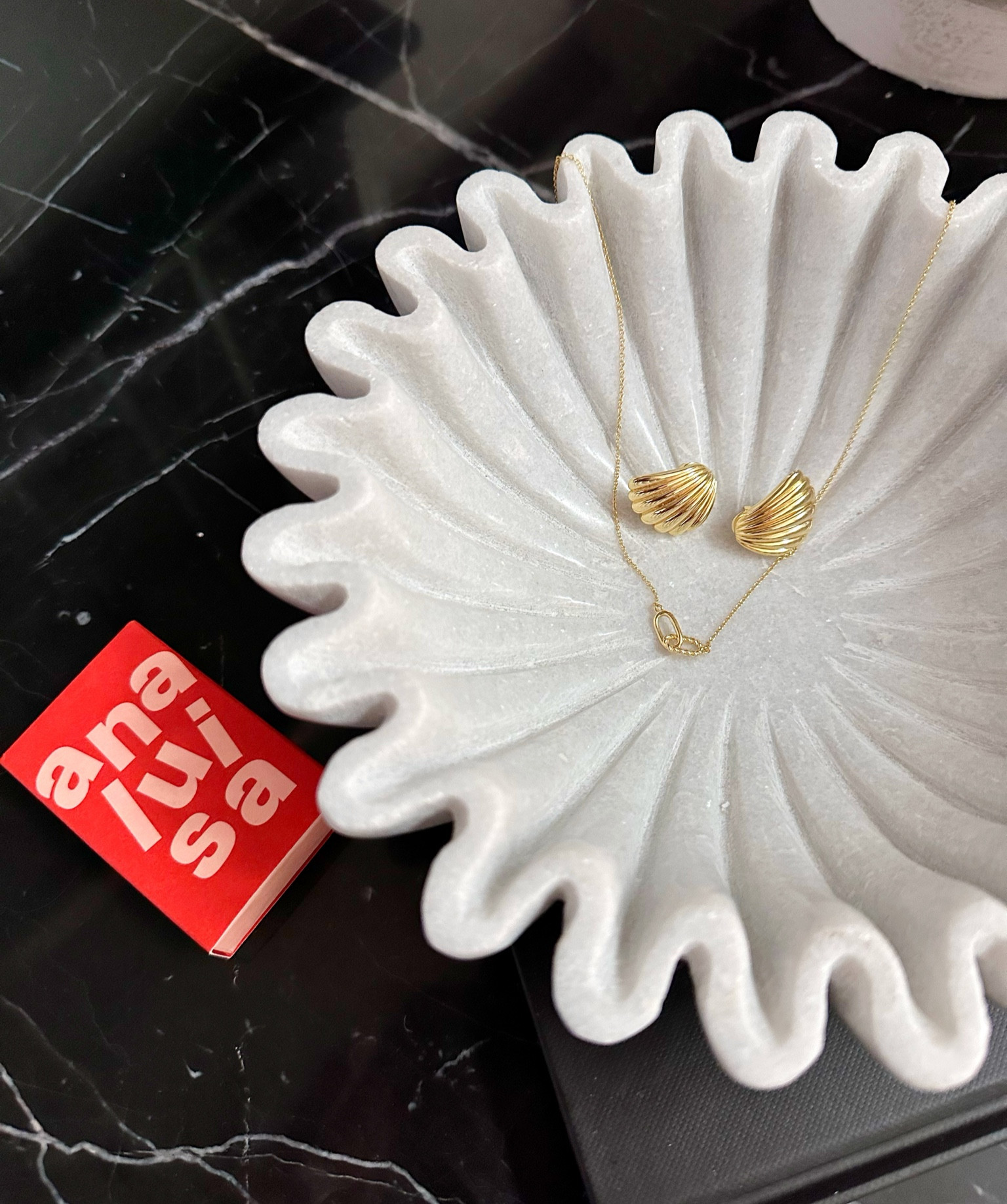 Beautiful solid gold earrings and necklace from Ana Luisa! Buy 2 items and get 25% off!

#gifted @analuisany

#LTKBeauty #LTKSaleAlert #LTKFindsUnder100