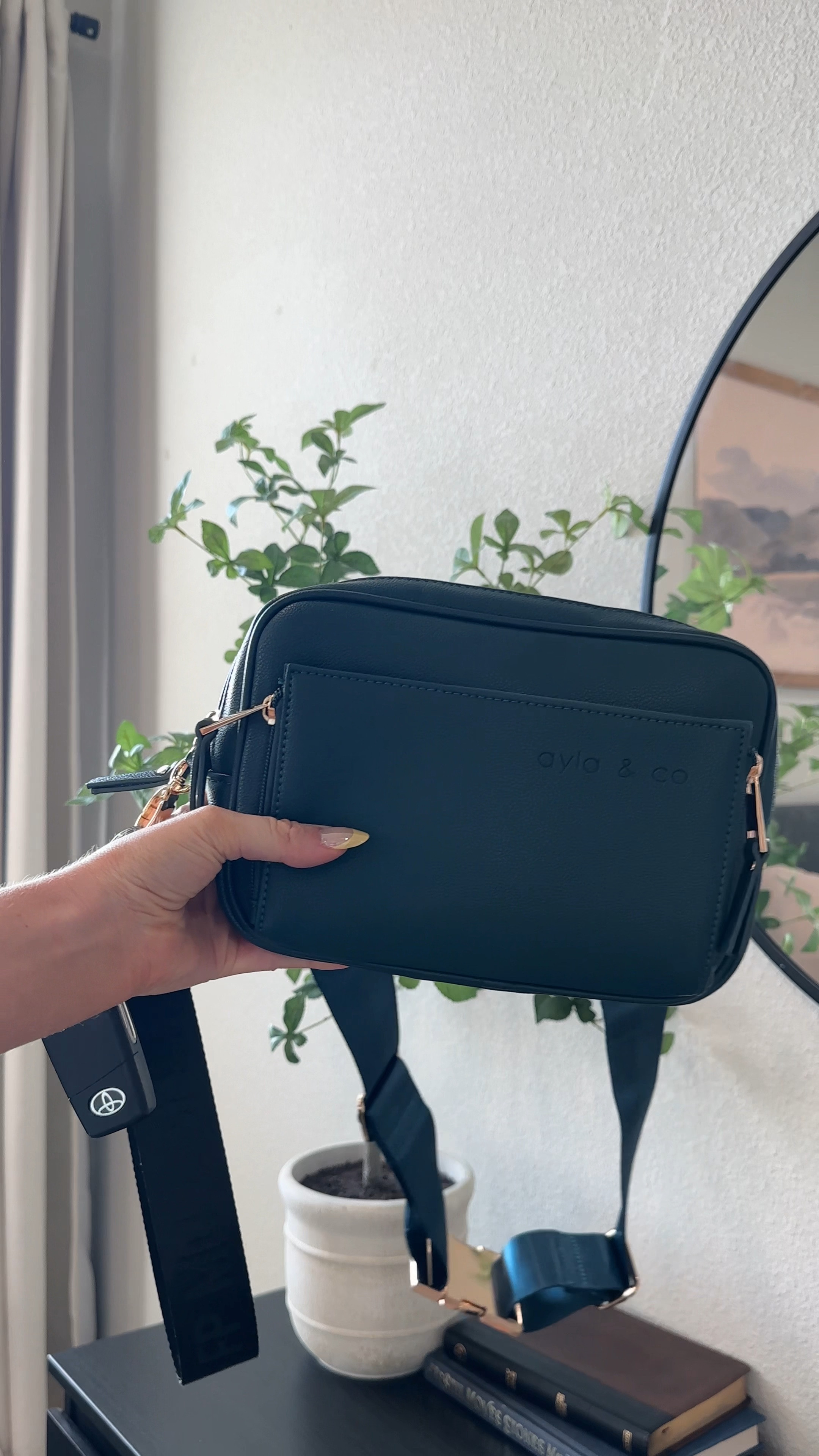 A busy moms must have!! 🙌🏼 🦚 I have the color peacock, it also comes in 5 other colors & multiple strap sizes!  #aylaandco #myaylabag @Ayla & Co 

#LTKBump #LTKItBag #LTKBaby