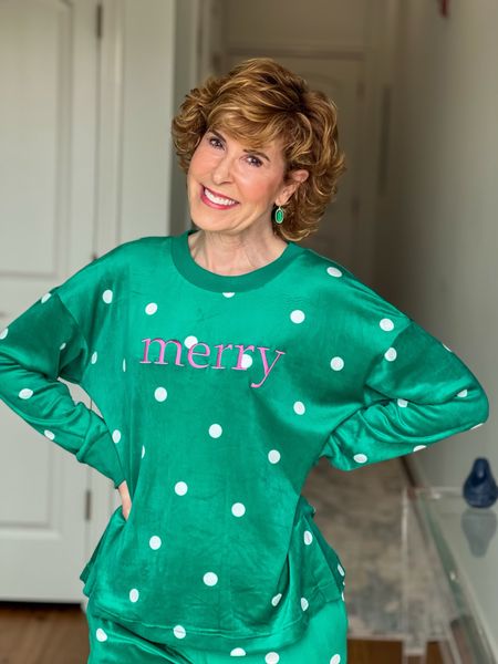 These under $20 pajamas are a fabulous gift idea! They come packaged for gifting and the fuzzy socks are part of the set!
Lots of colors and patterns to choose from!



#LTKfindsunder50 #LTKHoliday #LTKSeasonal