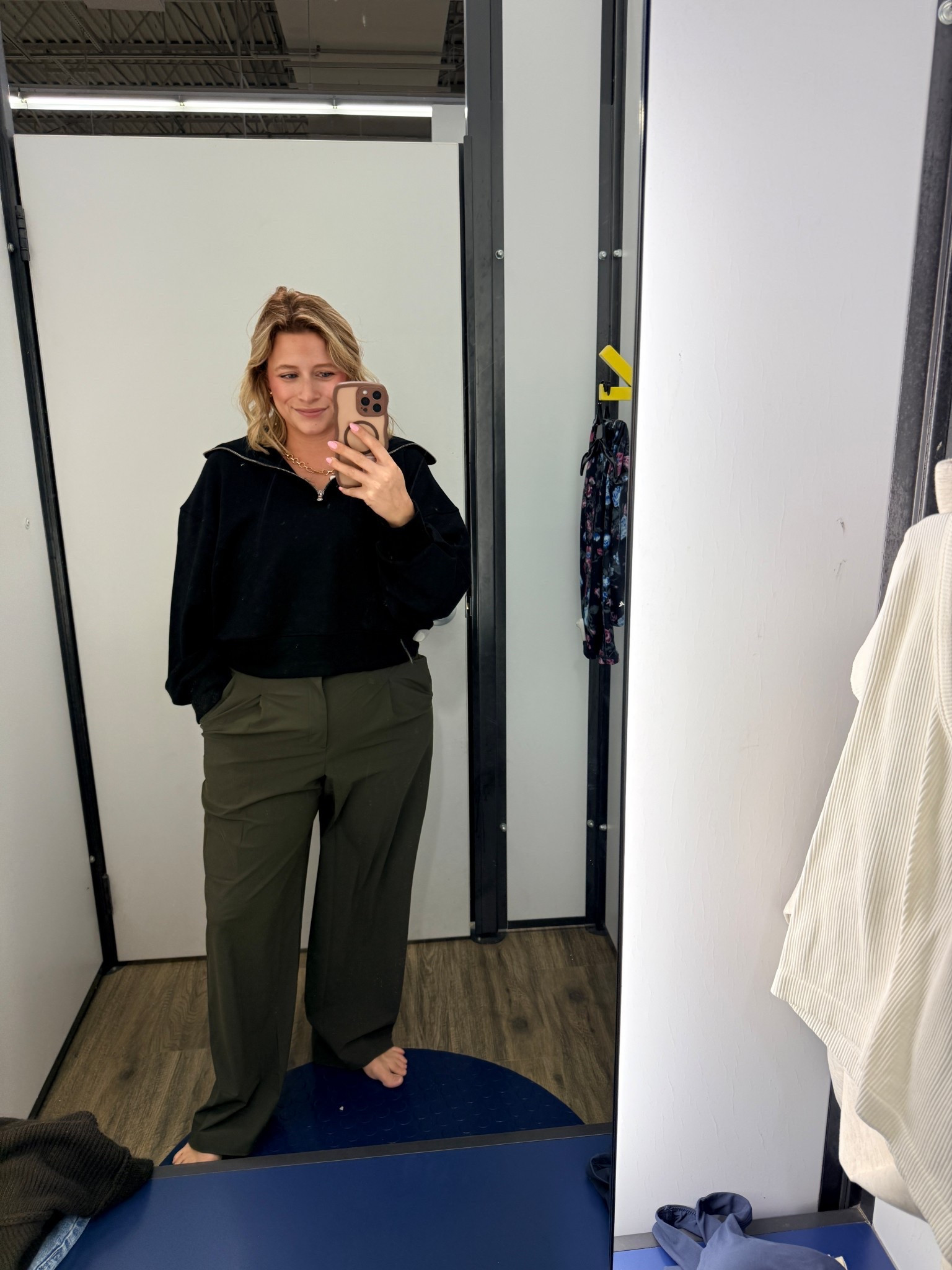 Old Navy  is killing it in the athliesure department 🤩

#LTKFindsUnder50 #LTKMidsize