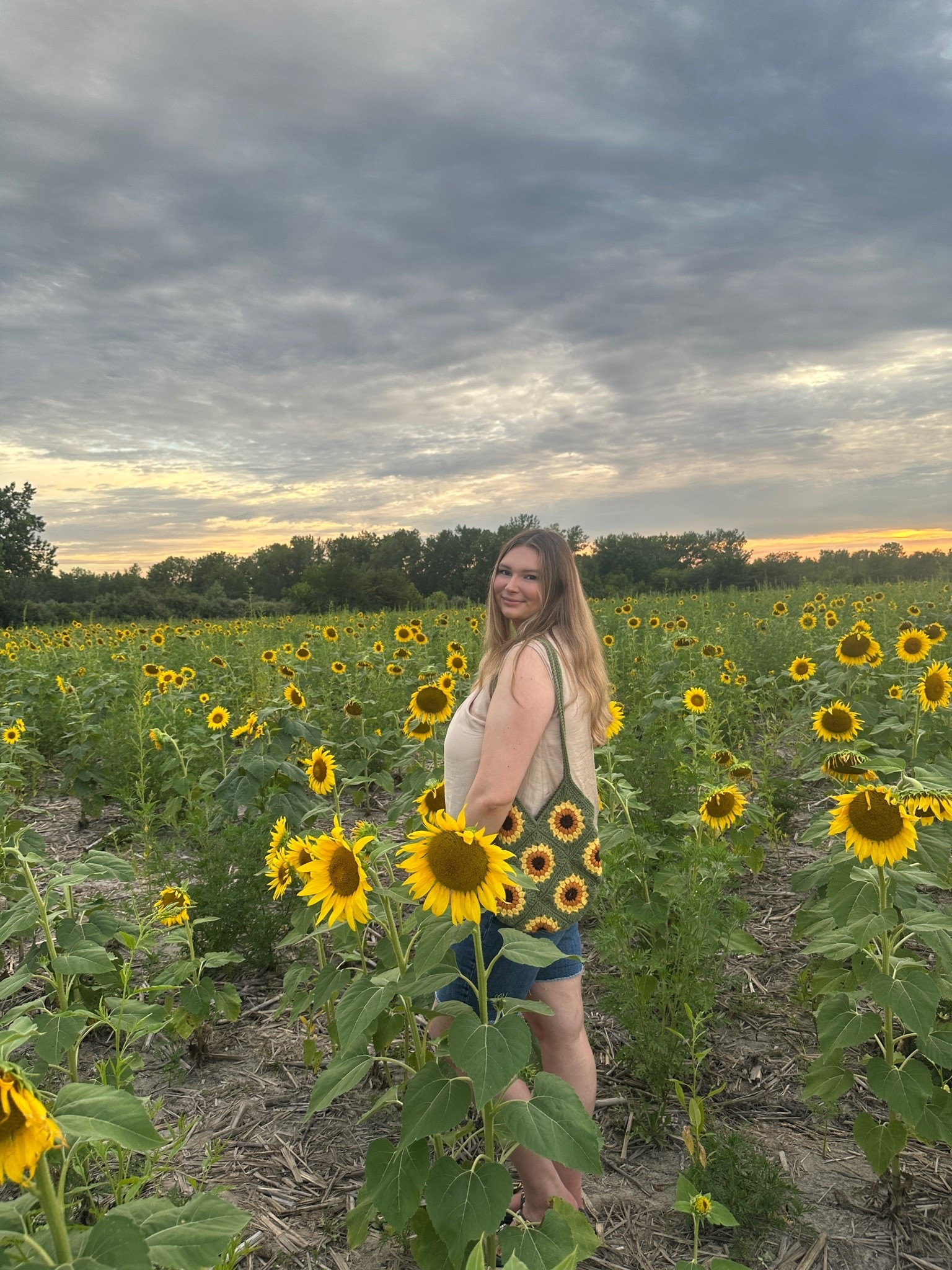 the cutest summer bag 🌻💛🌞

#LTKootd #LTKmomlife #LTKdayinmylife