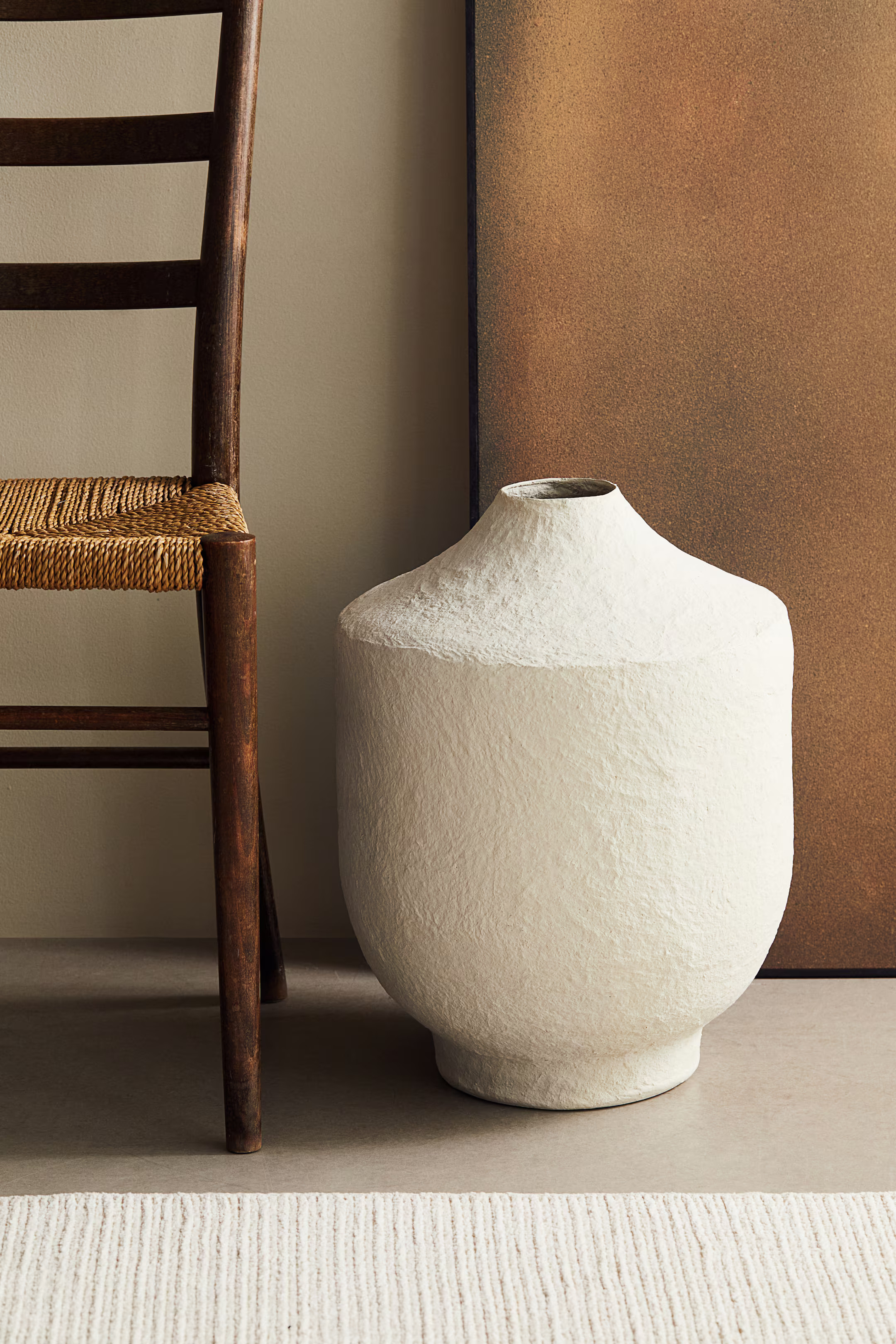 Extra-large papier-mâché vase | H&M (UK, MY, IN, SG, PH, TW, HK)