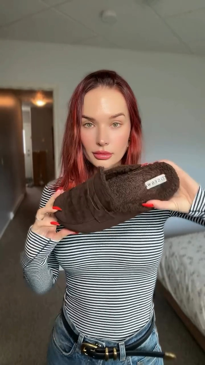 Back with another #ootd ♥️☺️✨ I’ve been getting so many messages and texts about how people are loving my outfits of the day!! Yay!! I’ll keep em coming!! #allthingsbeautywithtara #outfitoftheday #outfitinspiration #fashion #barreljeans #denim