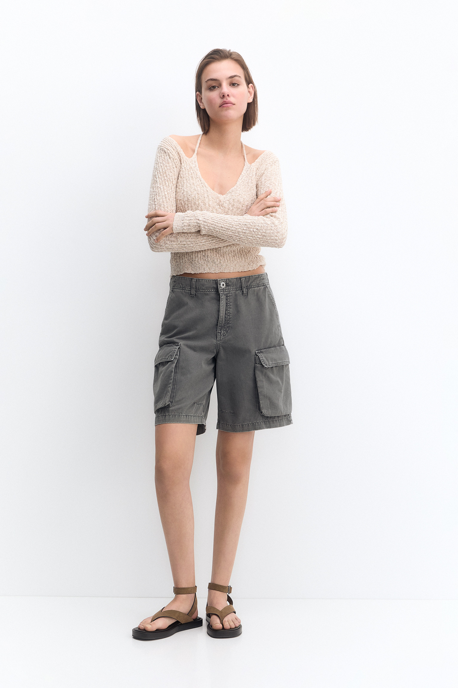 Cargo Bermuda shorts with multiple pockets | PULL and BEAR UK