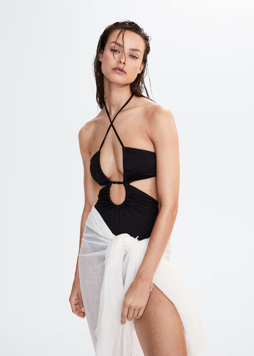 Cut-out swimsuit with crossed straps | MANGO (UK)
