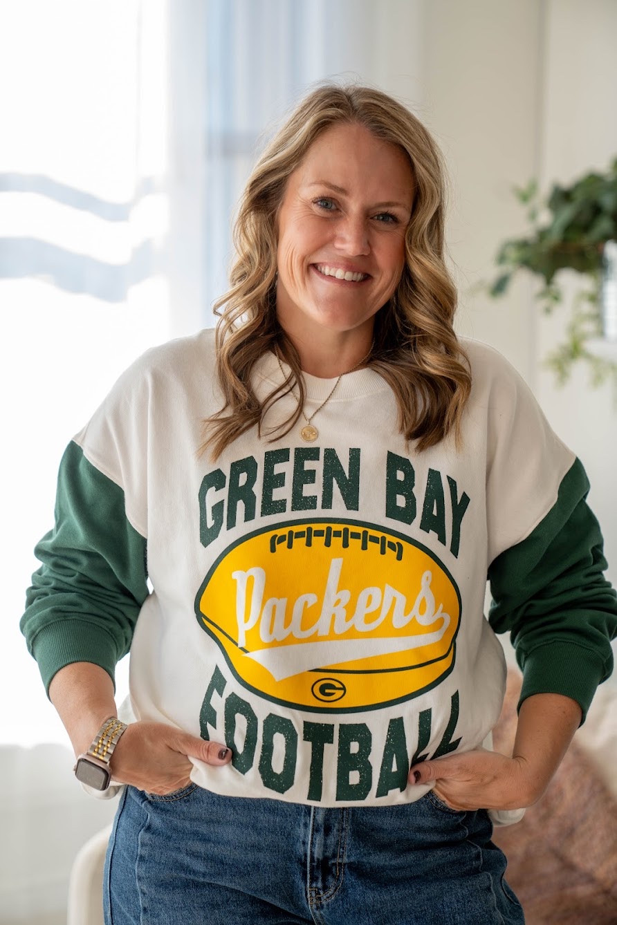 Game day outfit ideas! 🏈

Green Bay Packers  football season  football game  sweatshirt  jeans  casual outfit