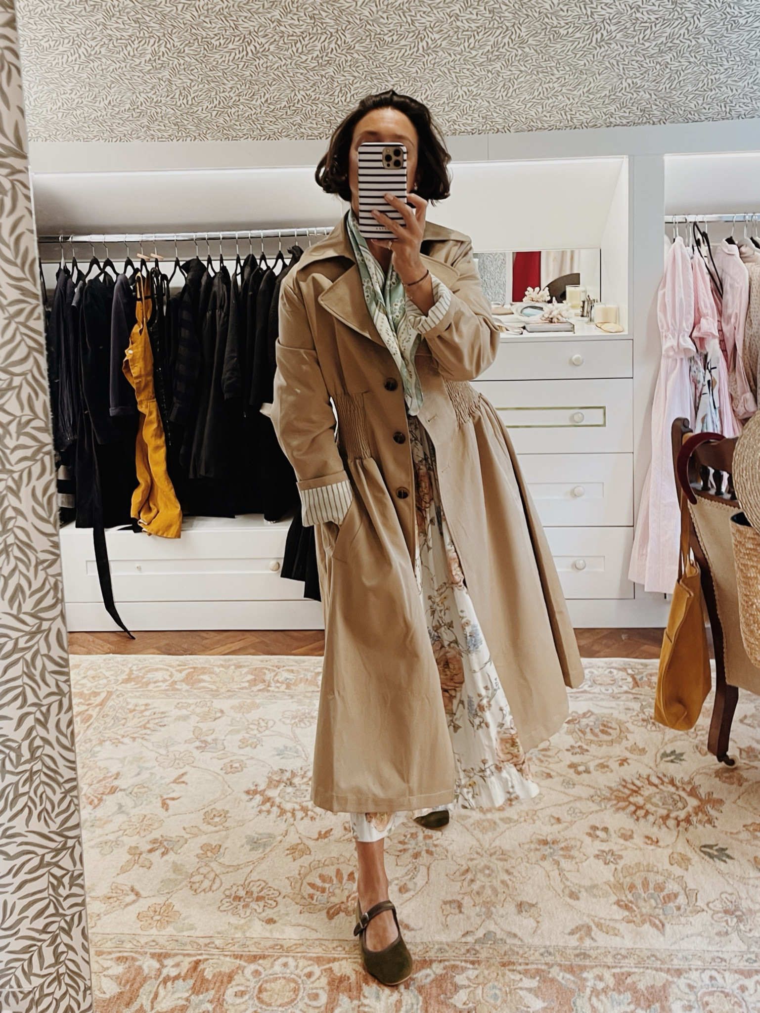 The best Mac ever! Cinched flattering waist, 1940’s in style. 