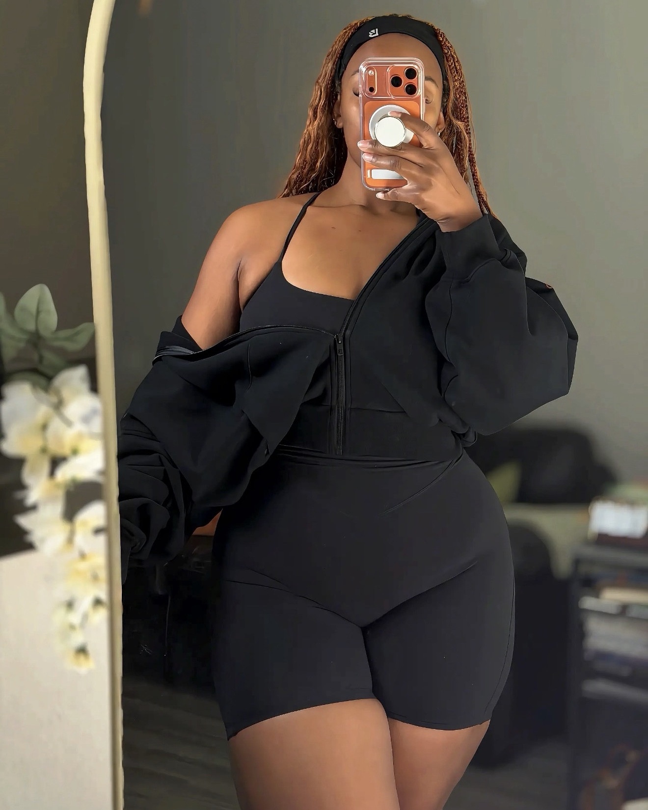 BB All Black🖤

Bodysuit - Large 
Hoodie - Medium

Code: CCURVES 

#LTKU #LTKPlusSize #LTKActive