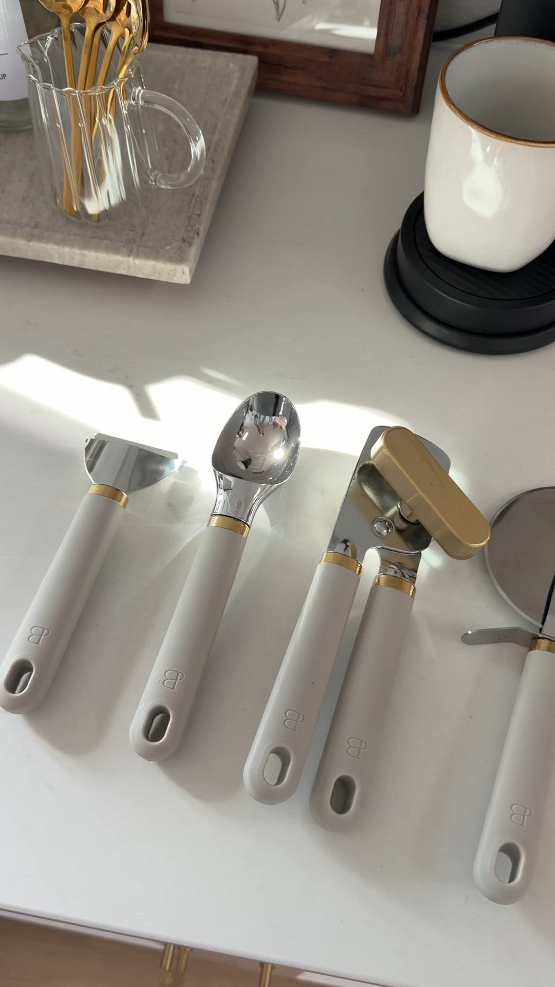 Beautiful by Drew Berrymore 4-piece kitchen gadget set at Walmart under $25! 

#Walmarthome
#WalmartDealDays