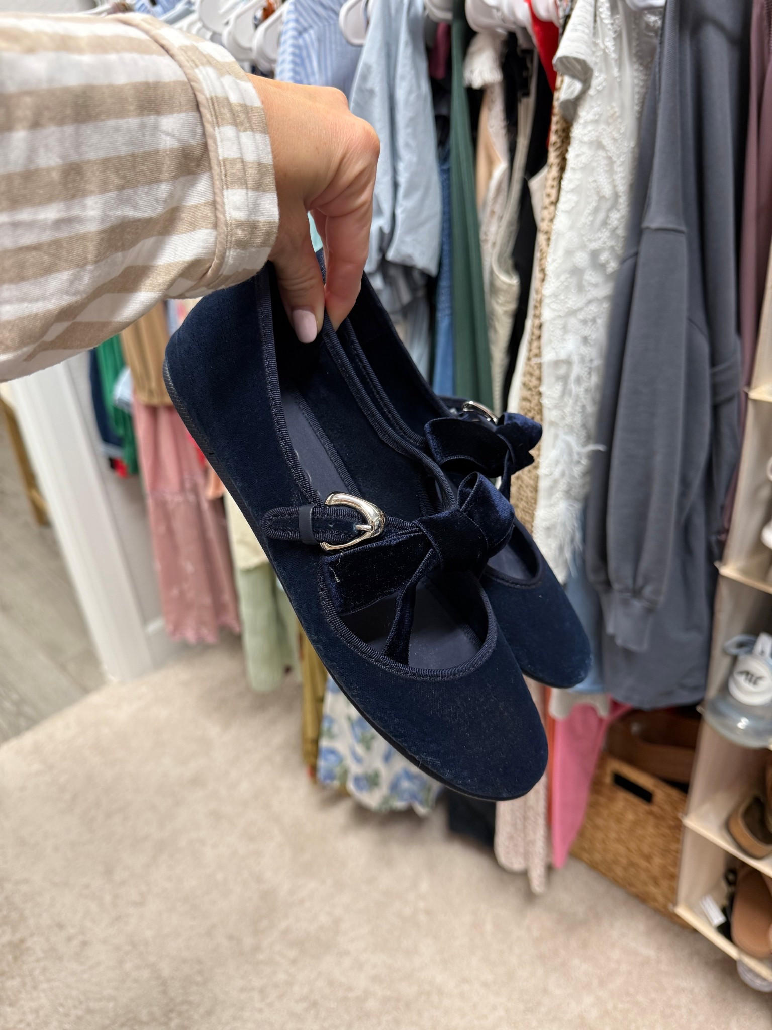 can’t find these anywhere :( sharing similar!!!

#LTKootd #LTKmomlife #LTKvlog