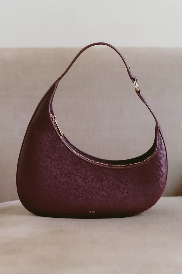 JW PEI Harlee Shoulder Bag in maroon. 

#asymmetrical #shoulderbag #onsale 



#LTKCyberWeek #LTKFindsUnder100 #LTKSaleAlert