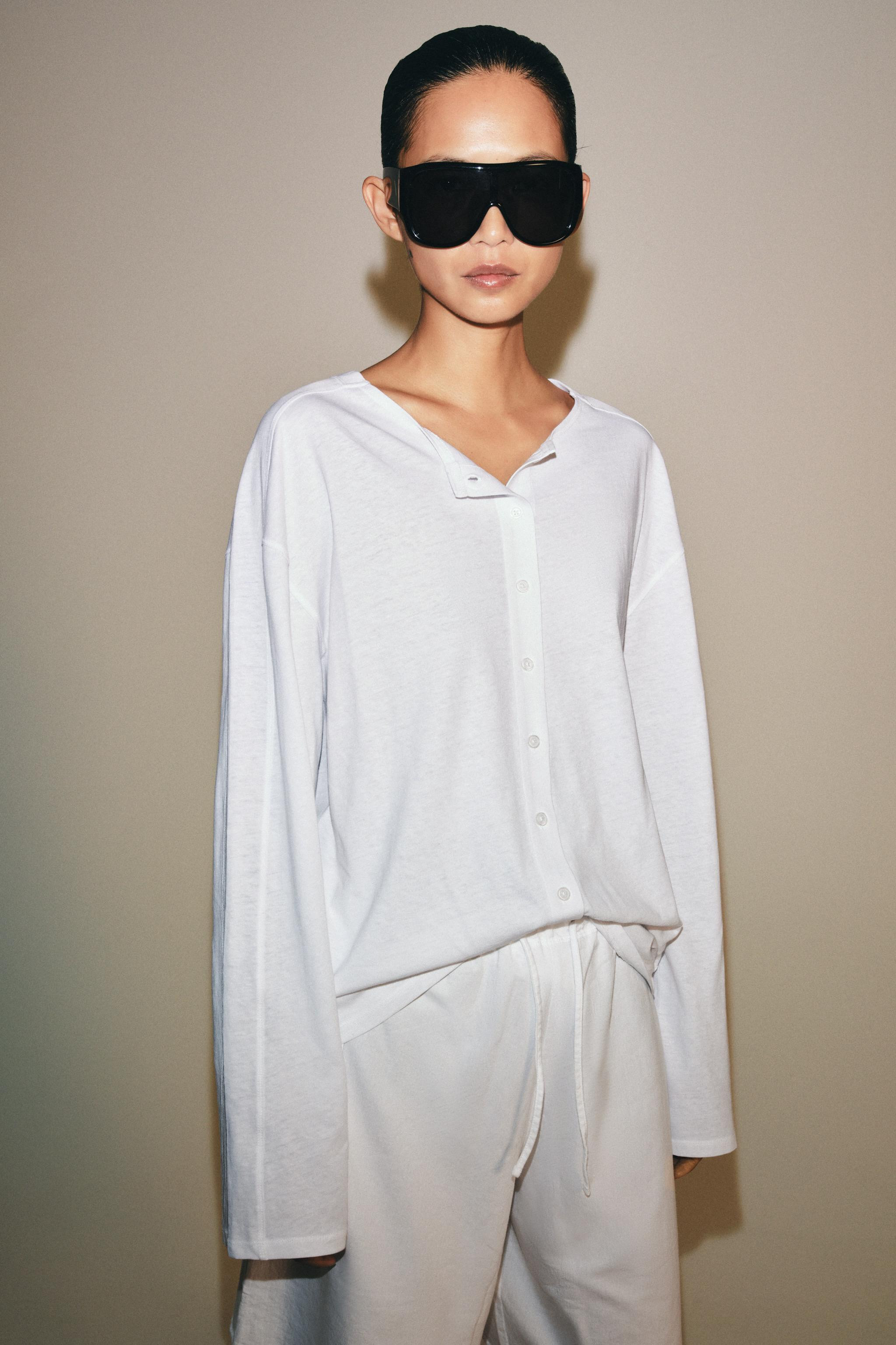 REGULAR FIT - ROUND NECK - REGULAR LENGTH - SHORT SLEEVET-shirt crafted from a yarn containing 20... | Zara UK