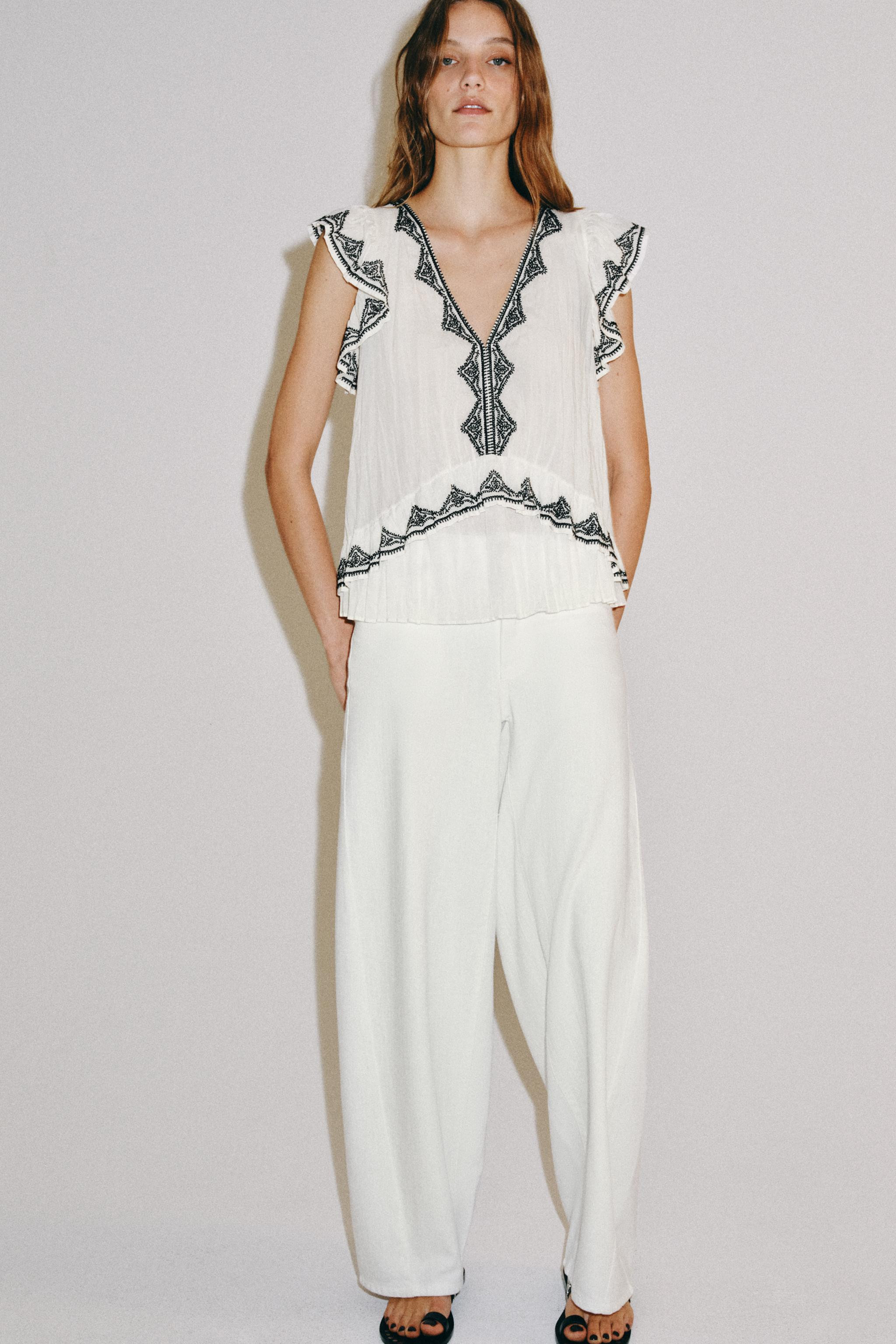 ZW COLLECTION CONTRAST EMBROIDERED TOP | Zara UK