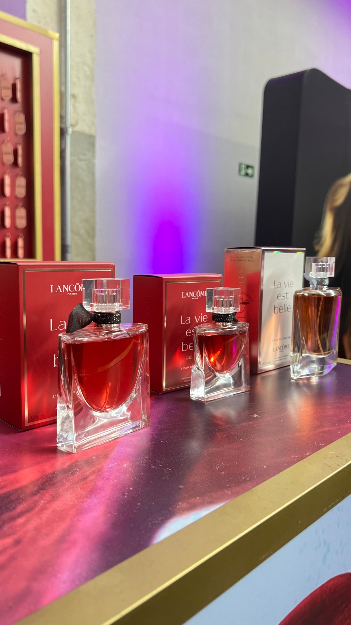 Perfume La Vie Est Belle L'Elixir, de Lancôme, é um rastro inesperado que nasce do encontro da Framboesa com Folha de Violeta, sublimado pelo absoluto de Manteiga de Cacau

#LTKbeleza #LTKbrasil #LTKdicadeestilo