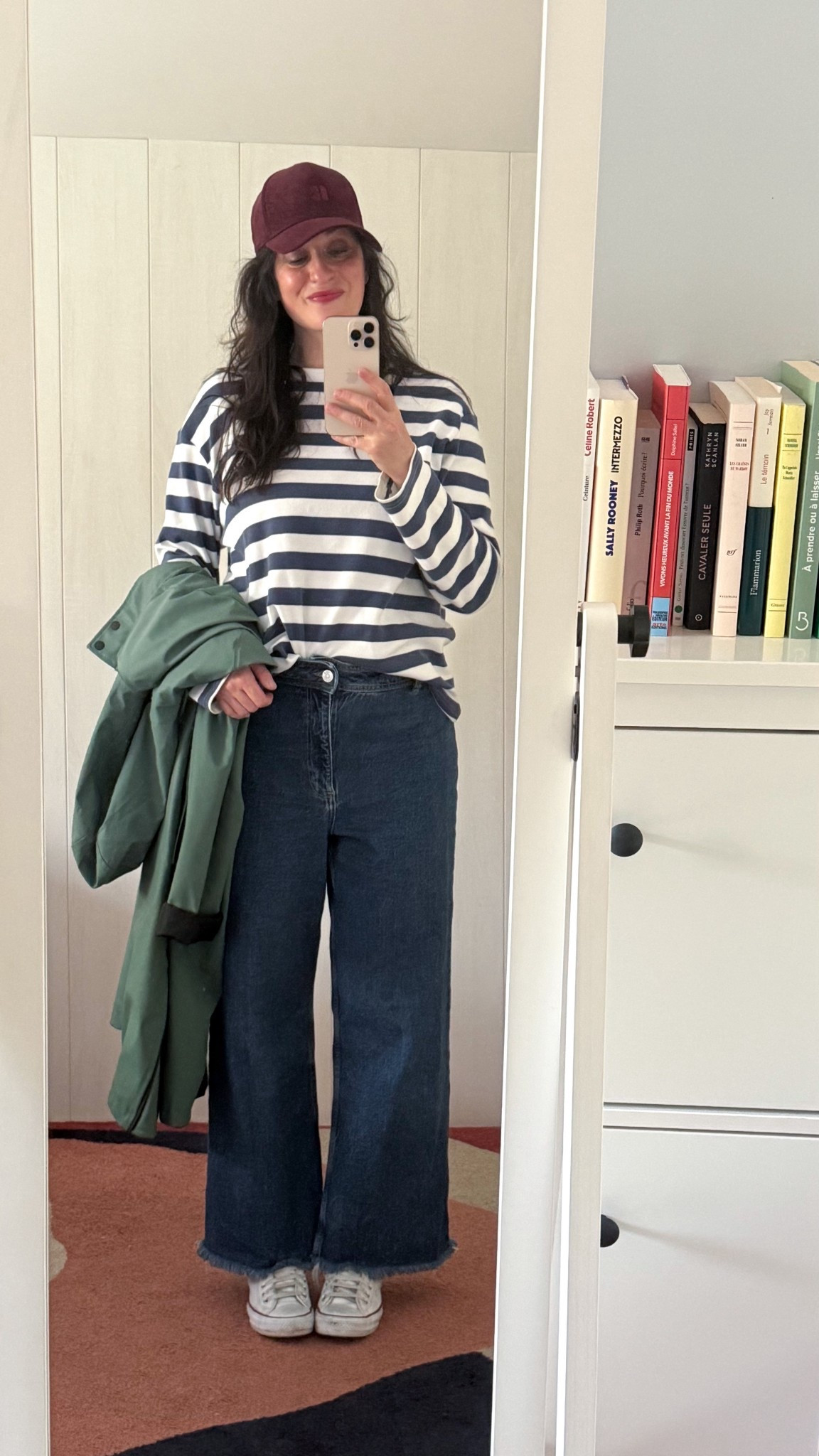 • Casquette bordeaux #Barnie (similaires en lien)
• Sweat-shirt rayé #monoprixhomme 
• Jean large #mango 
• Ciré vert #americatoday (similaire en lien)
• #converse en cuir blanc 
• Baume à lèvres coloré #caudalie 

#LTKfrance #LTKspring #LTKeurope