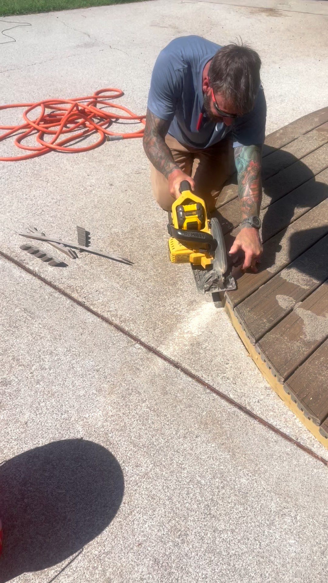 Worm drive saw is the perfect tool to cut any boards. The rear handle design gives more leverage and control! 

Construction | contractor | home | tools | renovation 

#tools #construction #contractor

#LTKHome #LTKMens #LTKGiftGuide