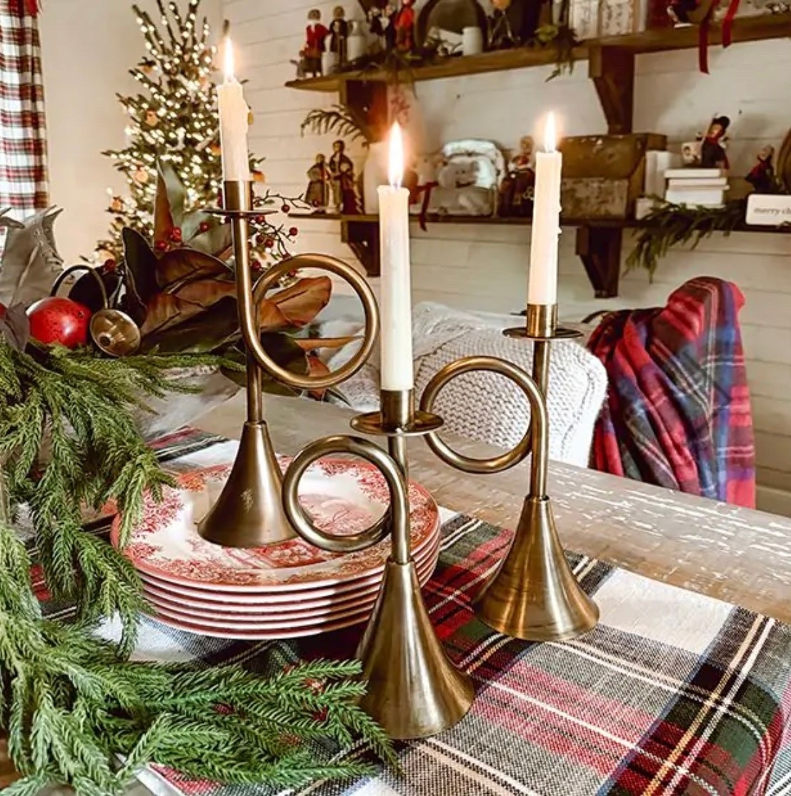 How beautiful are these brass French horn inspired candlestick holders?!