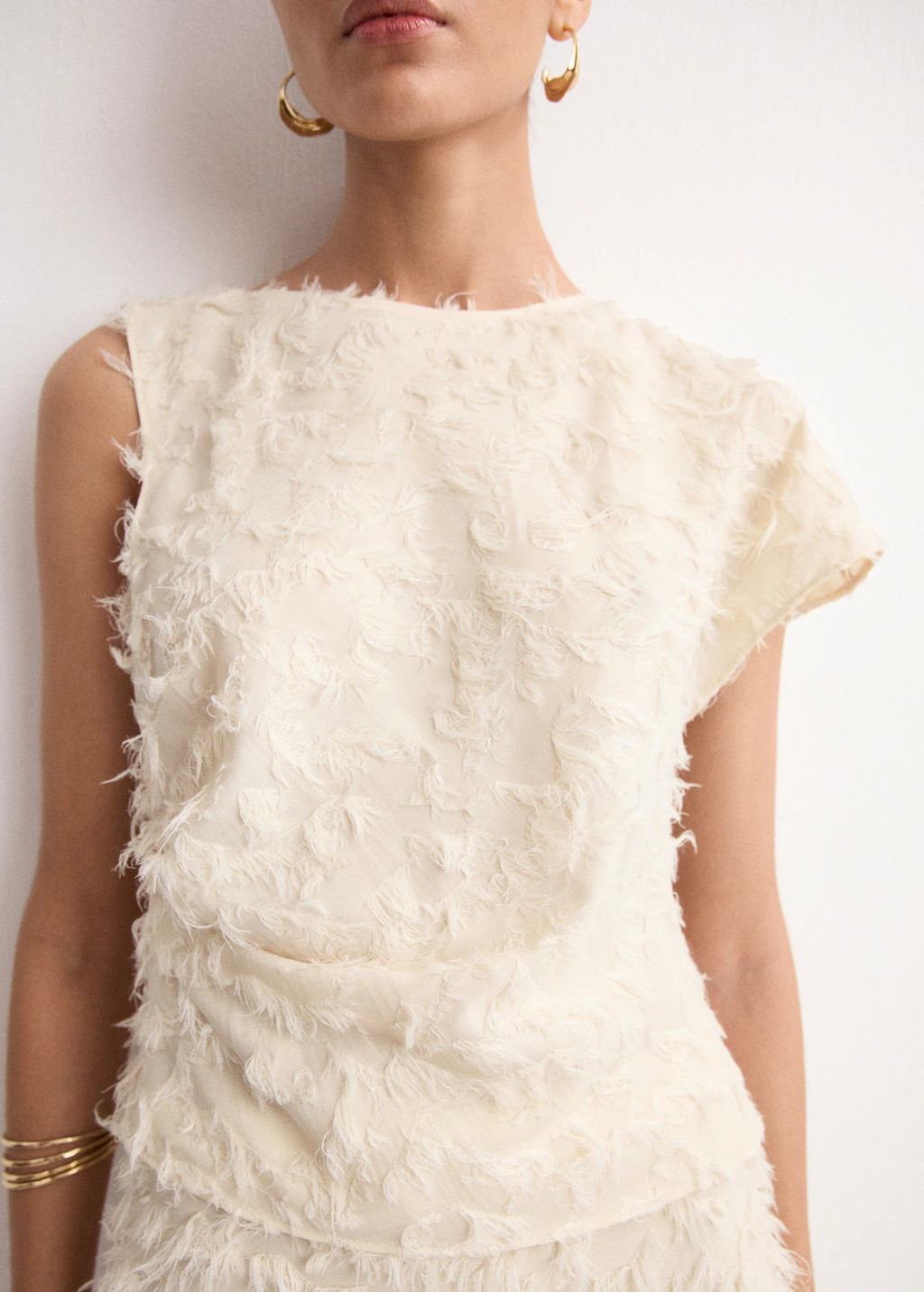 Asymmetrical textured top | MANGO (UK)