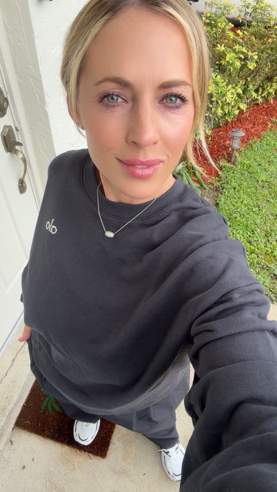 Alo yoga 

#LTKootd #LTKMidsize