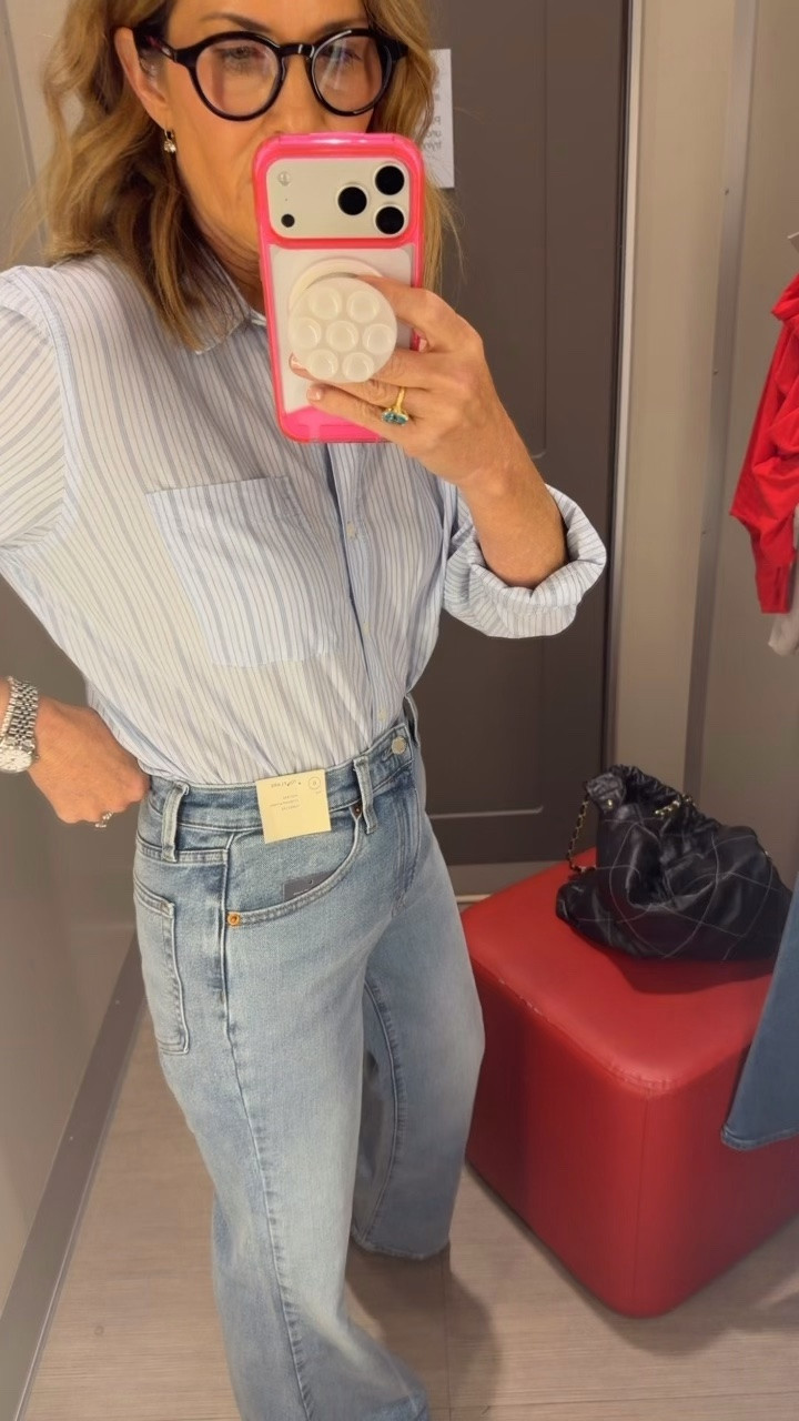 Sized up to a 6 in the lighter wash so you can see there isn’t too much of a difference in fit. For me, I prefer my true size 5 regular

#LTKOver40