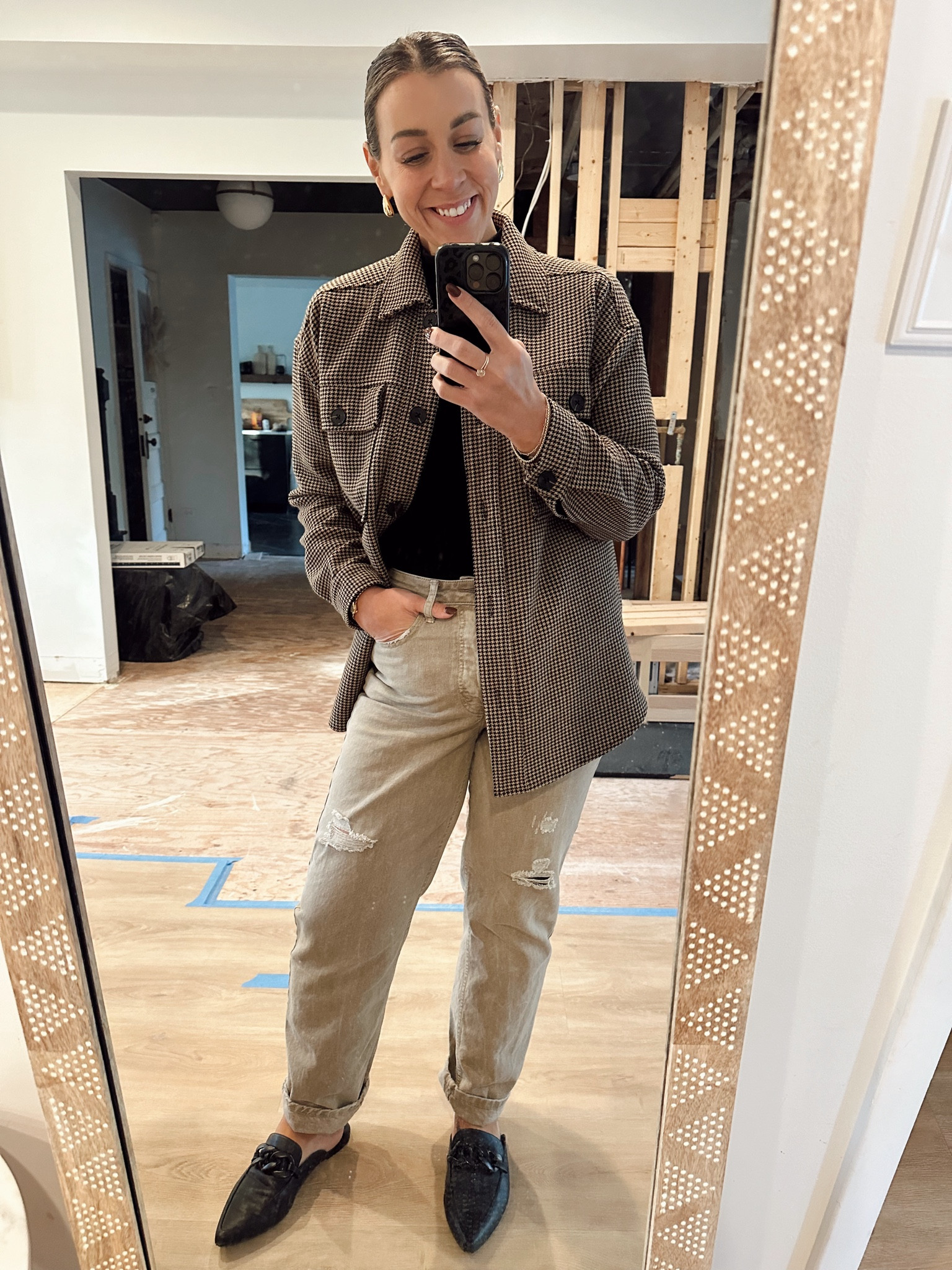 My house may be wrecked, but my outfit doesn’t have to be 👌🏽
Bodysuit- L 
Jeans- 8 

#LTKStyleTip #LTKWorkwear #LTKMidsize