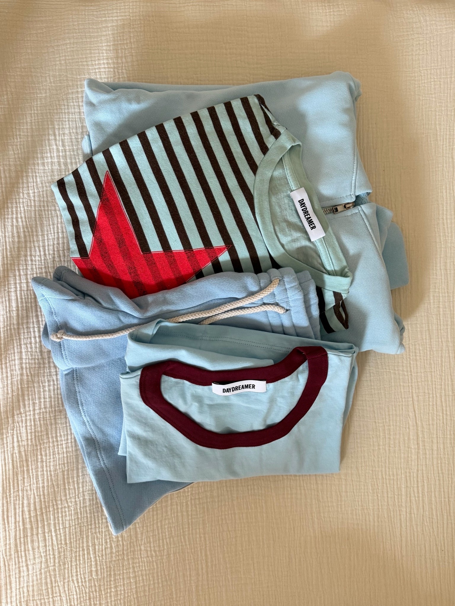 Recent order from daydreamer - I guess I had blue on my mind haha Size L in tees and the other is one size it fits like an XL!

#4thofjuly #summerstyle #stripes #bresheppard