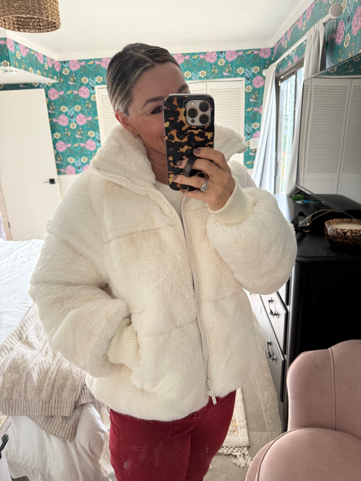 Women’s coats, outfits for women, winter coats, women’s furs 

#LTKHoliday #LTKSeasonal #LTKOver40