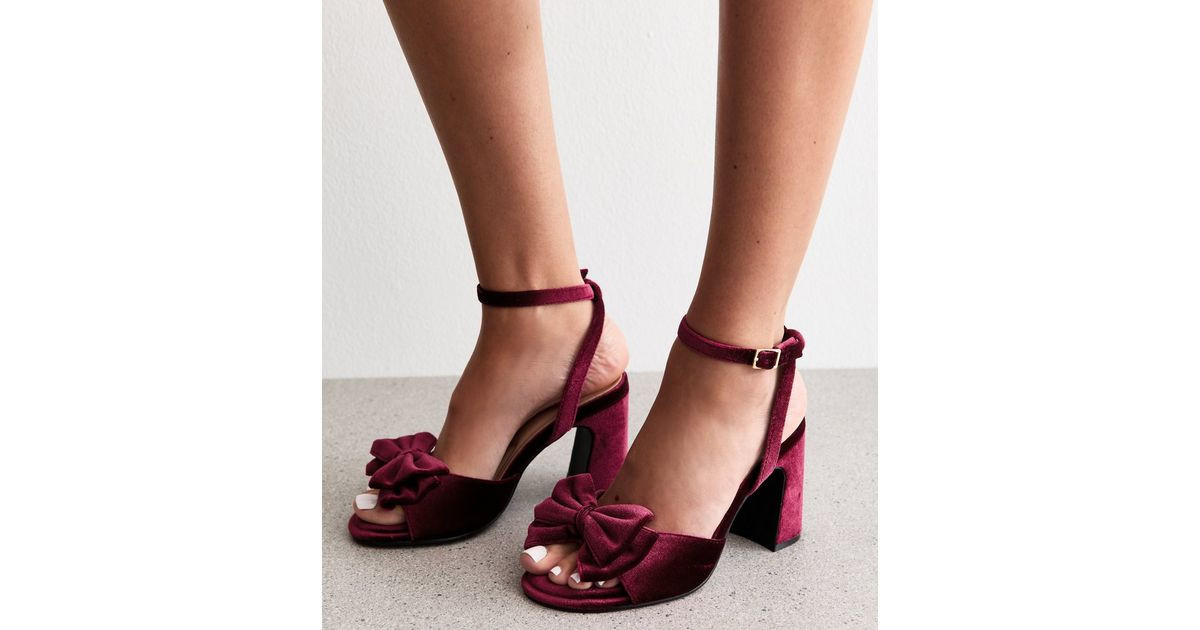 Wide Fit Burgundy Velvet Bow Block Heel Sandals | New Look | New Look (UK)