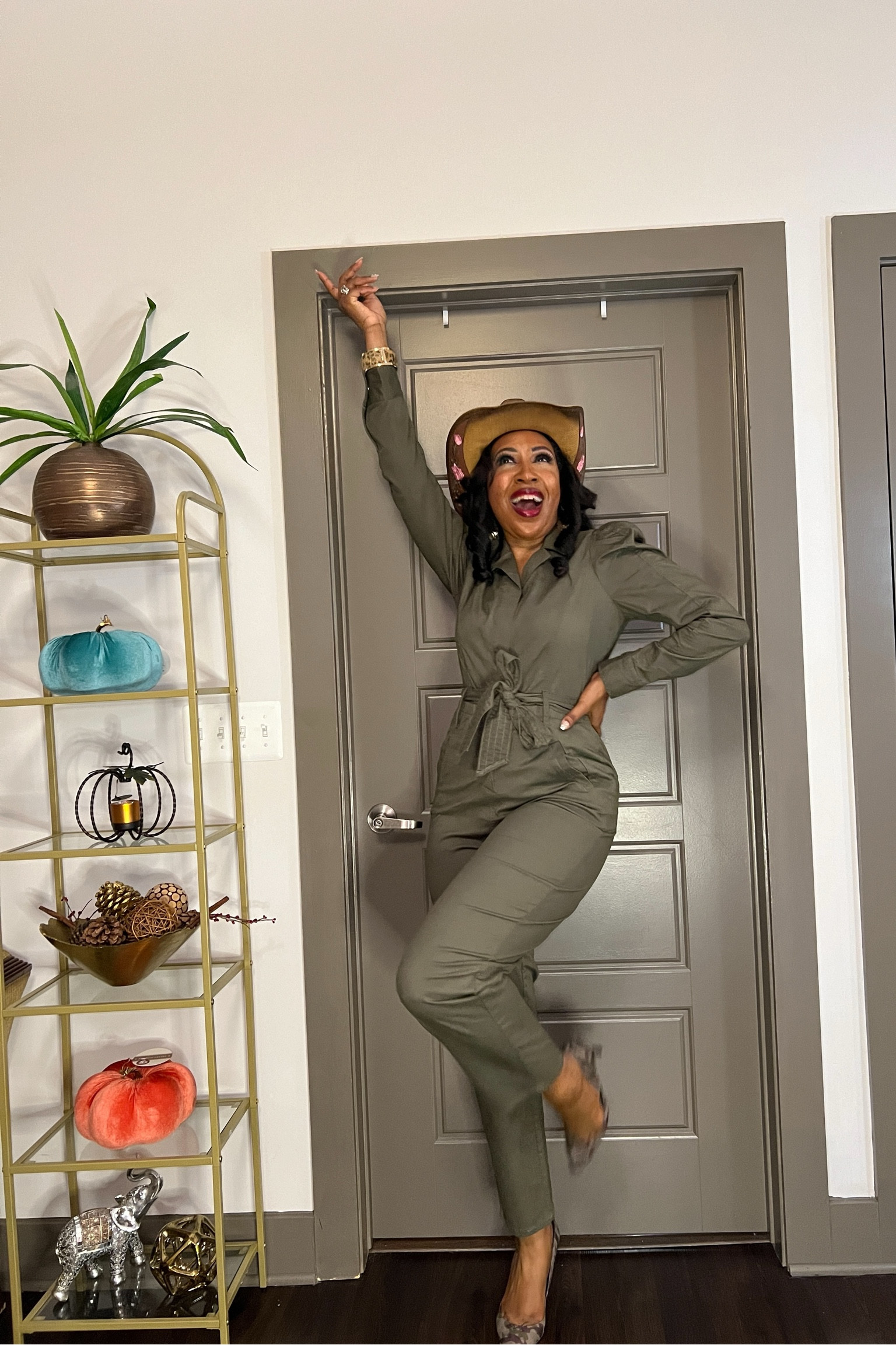 Cargo jumpsuit, camo pumps and a cowgirl hat - the perfect combo for that business-meets-western vibe 🌵 #OOTD #OutfitInspo #CasualWorkFit #FallStyle

Note: Jumpsuit purchased at Express. 💋

#LTKOver40 #LTKStyleTip #LTKWorkwear