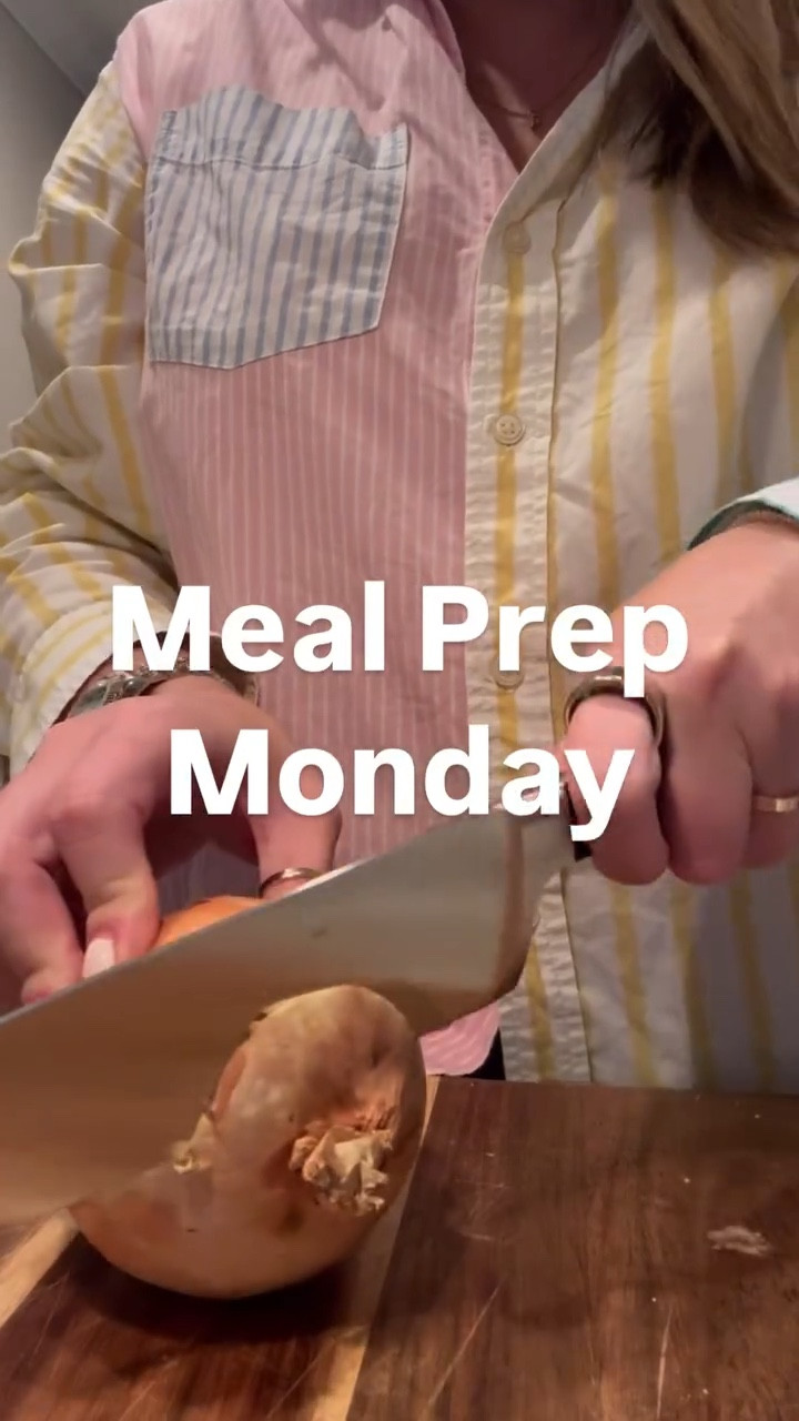 Monday Meal Prep 🍅

My Grammie’s meat sauce gets used for every Italian dish we make, so I’m always prepping it and storing batches in the freezer to make for easier dinners.

What’s one item or dish you regularly meal prep? 

#mondaymealprep #mealprep #mealprepping #mealprepideas #mealprepmonday #mondayvibes #mondaymorning #mondaymotivation #mondaymood