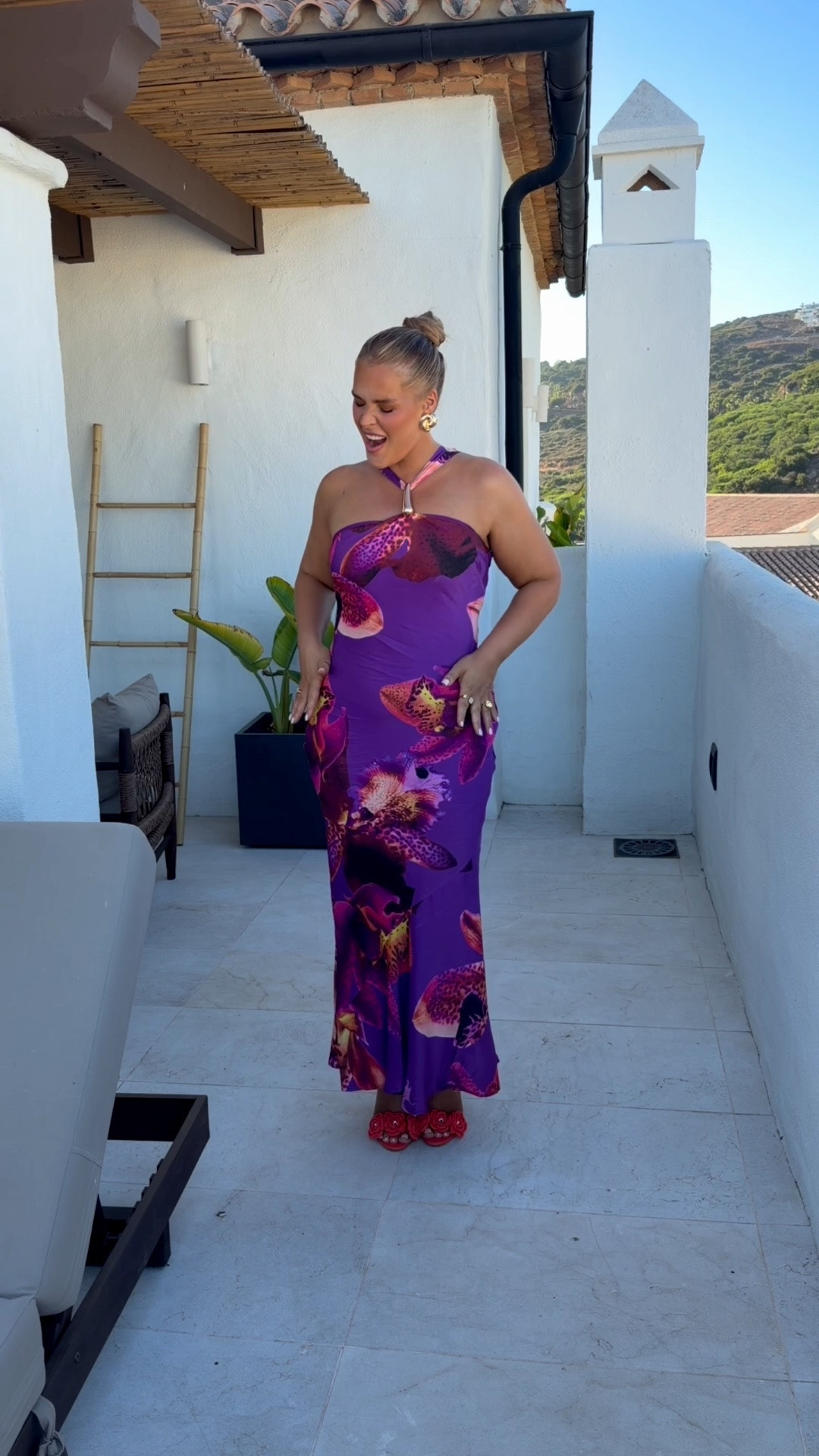 Holiday dinner and drinks! Look at this dress woweeeee!!!! I’m obsessed! Also use code KMSTEFFI20 girls! Earrings and bag are Zara and I can’t link them here sorry!