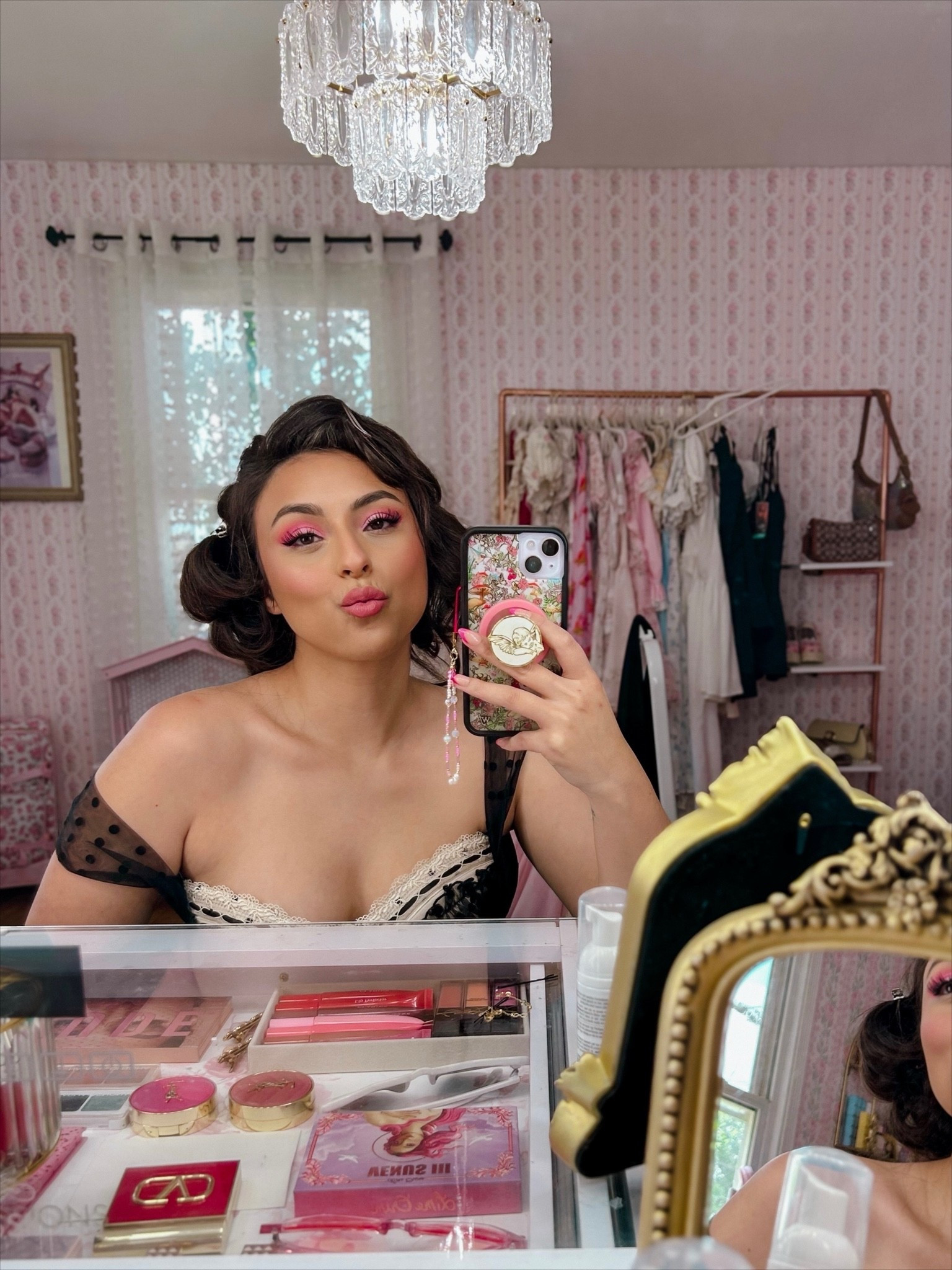 don’t mind me, just making an appearance 💋

#LTKBeauty #LTKHome #LTKSaleAlert