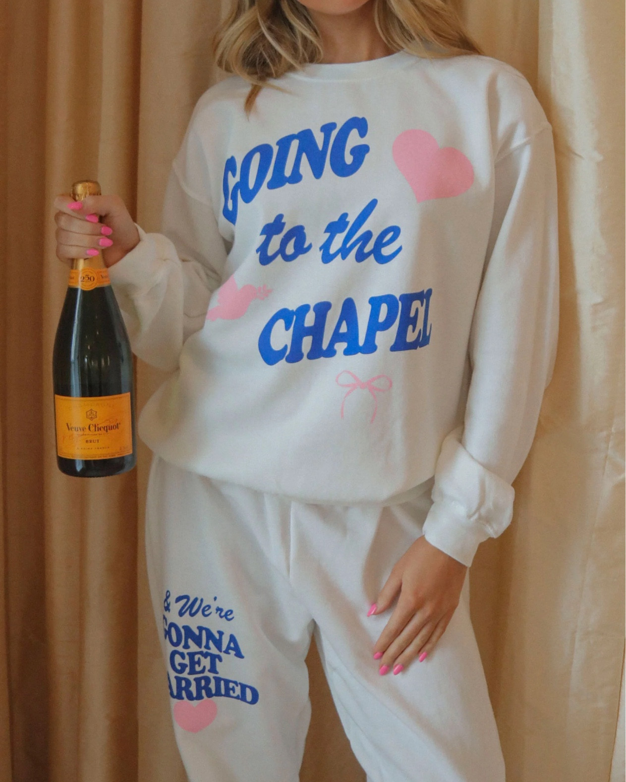 Wedding outfit | Going to the Chapel | sweatshirt set | wedding travel outfit | wedding weekend | 