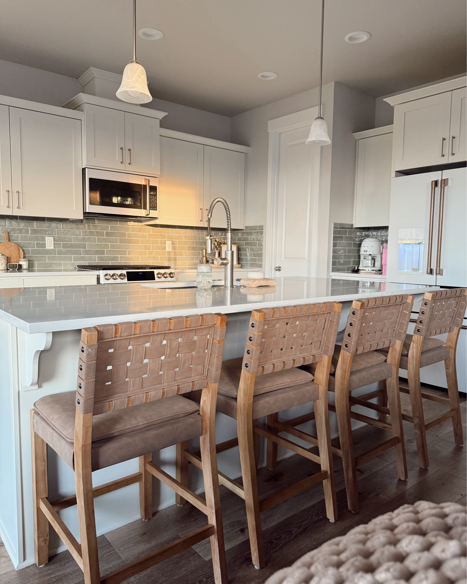 Organic yet modern — Bar stools and dining chairs 🙌🏼



#LTKStyleTip #LTKHome #LTKSaleAlert