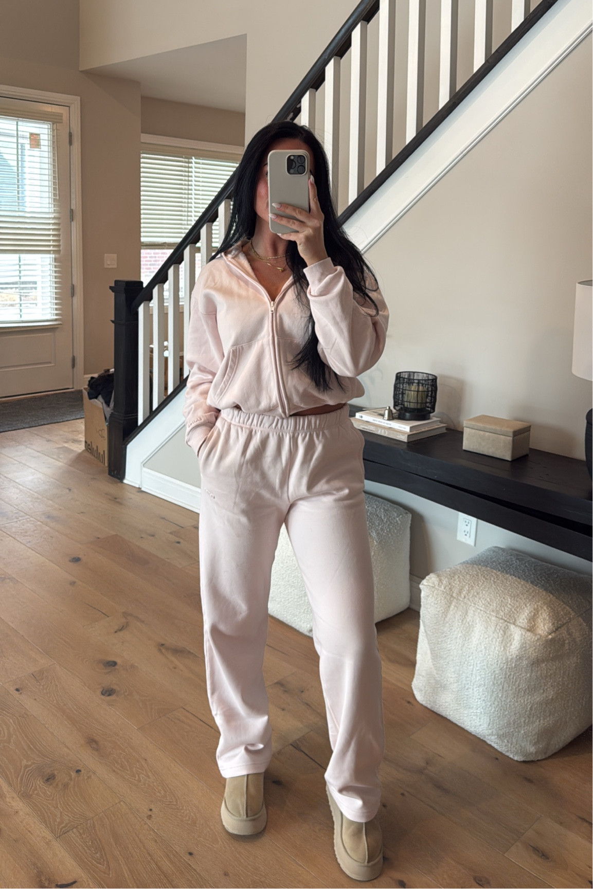 Obsessed with this skims set 🤍

I’m wearing a size small jacket  & tank, size xs leggings 