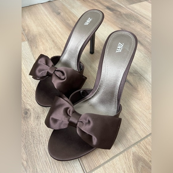 SATIN FINISH MAXI BOW HEELED SANDALS
BROWN size 39 or size 8 only worn once | Poshmark
