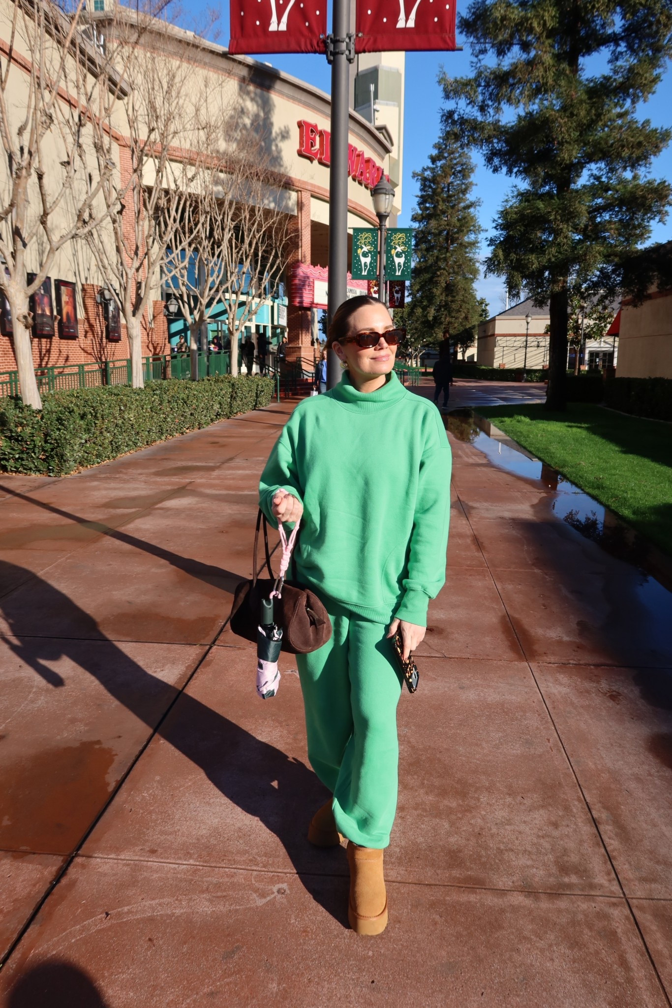 Movie day outfit! I love this color 💚💚 sweats run oversized so no need to size up. I’m wearing size small 

Sweatshirt, sweats, set, casual outfit, Aerie

#LTKFindsUnder100 #LTKdayinmylife
