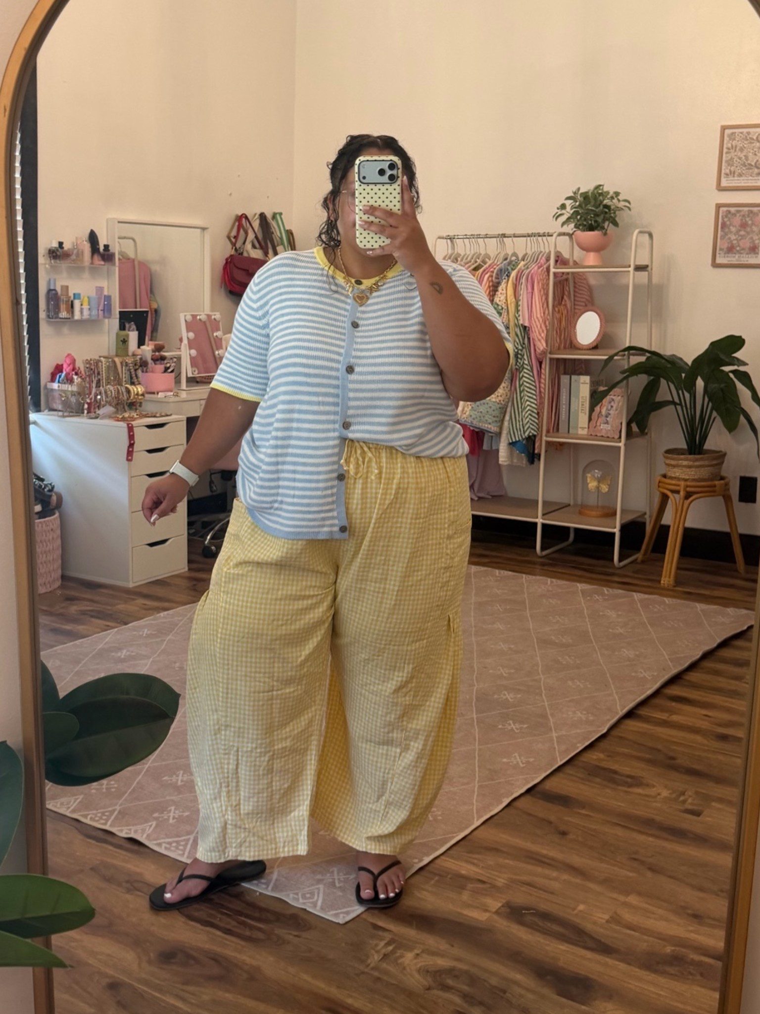 Casual outfit idea 
Top - XL
Pants - XXL