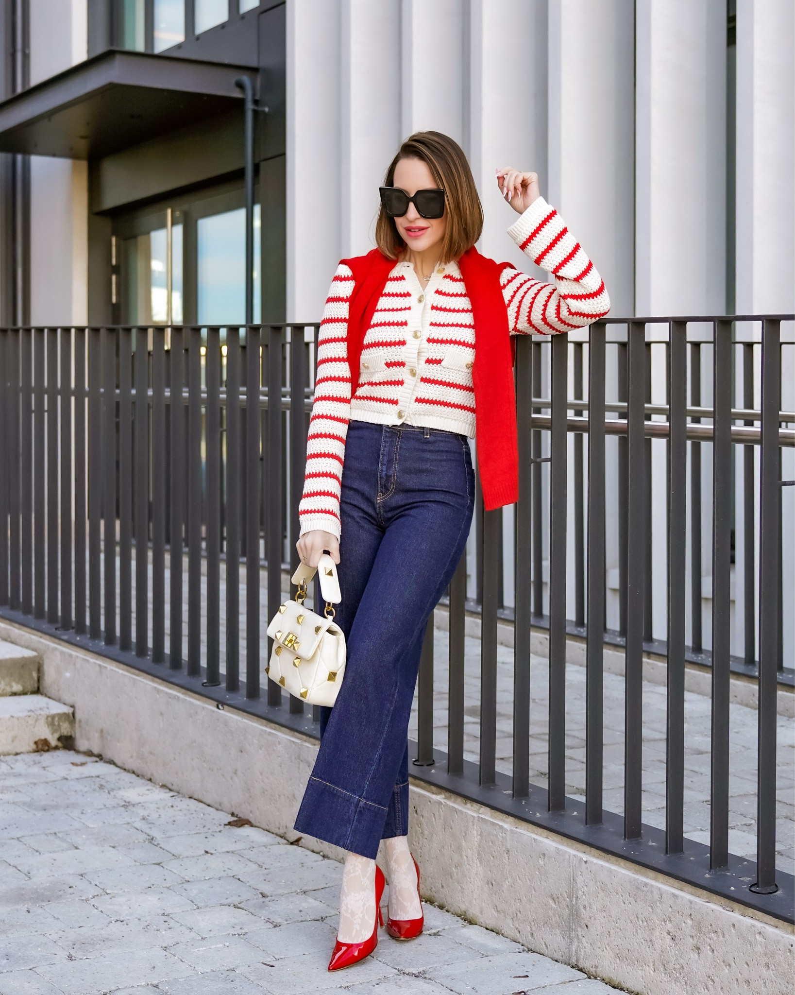 A Pop of Red ❤️


*Anzeige*
Ich wäre dann mal ready for spring, wer noch? 🙋🏻‍♀️Happy Monday ❤️🤍 


#hmootd #stripes #stripedcardigan #redstripes #widelegjeans #fashiontrend #redheels #socksandheels #lacetights #valentinobag #springlook #springoutfit 

#LTKdeutschland #LTKspring #LTKeurope