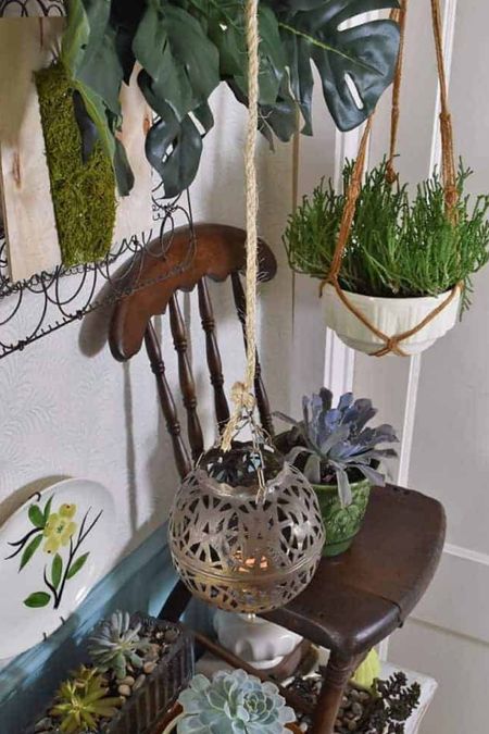 Love adding botanical, boho vibes to our home decor this time of the year. 
Woven textures add that natural touch, along with plenty of green.
Here are some accessories that will give your home a boho vibe: