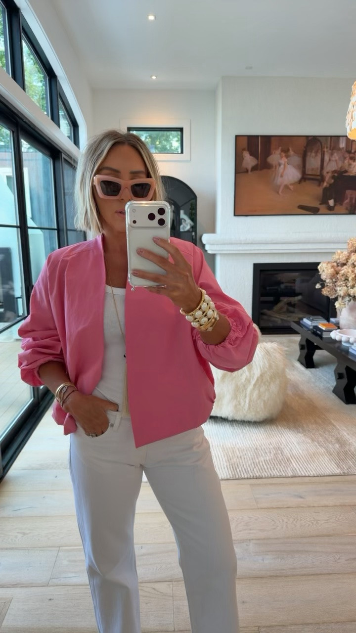 A pop of pink adds the perfect touch to an all white look 💗🤍

#LTKdayinmylife #LTKgrwm #LTKootd