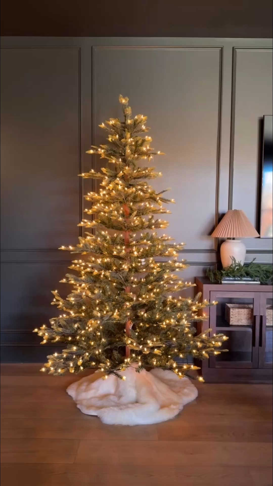 Fell in love with this tree. It’s so beautiful. Love the natural look and the warm lights (hard to find these days). 

#LTKHoliday