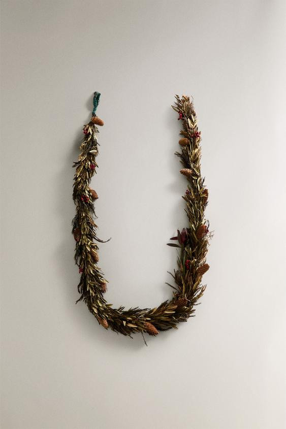 OLIVE LEAF CHRISTMAS LIGHT UP GARLAND | Zara US