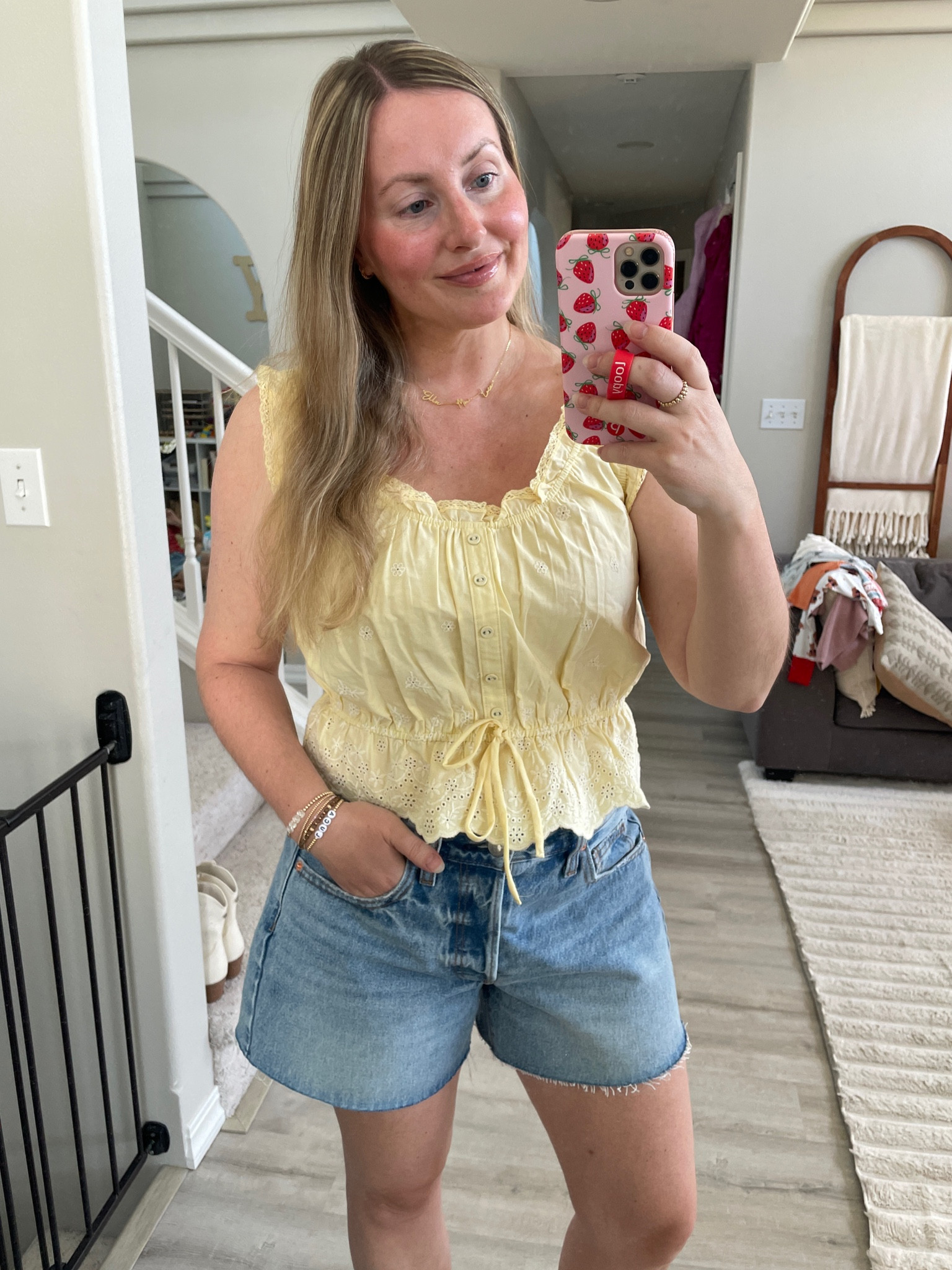 This yellow top 🤌🏼 and baggy denim shorts 👏🏼 combo for summer 💛


#LTKootd #LTKmomlife